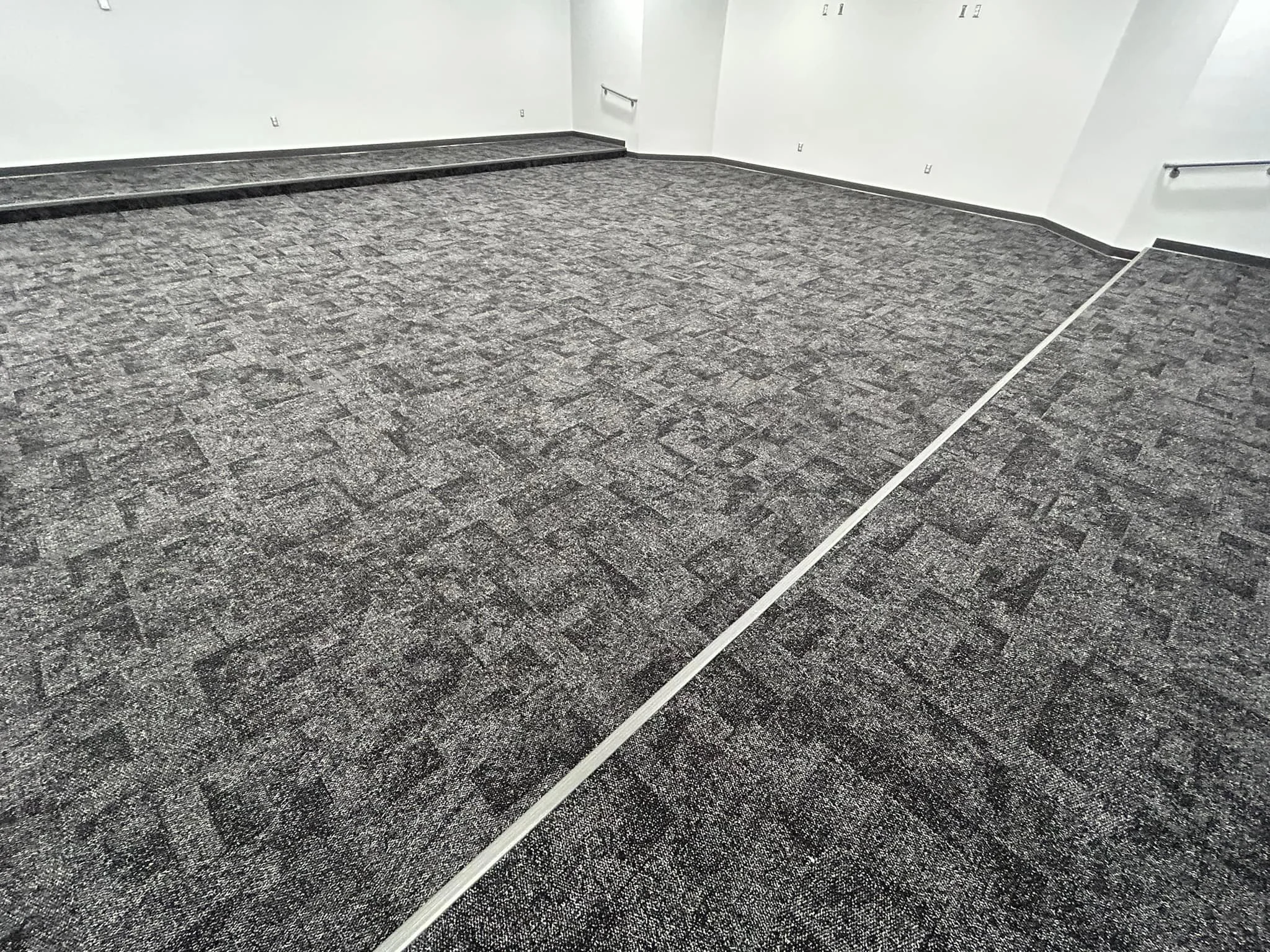 Interface - Open Air 404 - Black 106745
Tarkett Official - Recess Profile 20 Charcoal RB + VCD-20 Stair nosing
