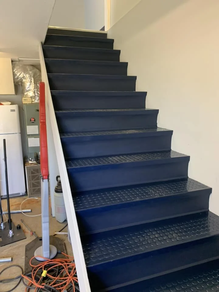 This one was a fun little project for Northwest-Shoals Patriot Softball! We teamed up with Interface, Roppe Corporation, and ADCUT - Advanced Cutting Technologies to make this small space a reality! 
•	Interface - Studio Set - A00701 Silverlight
•	In
