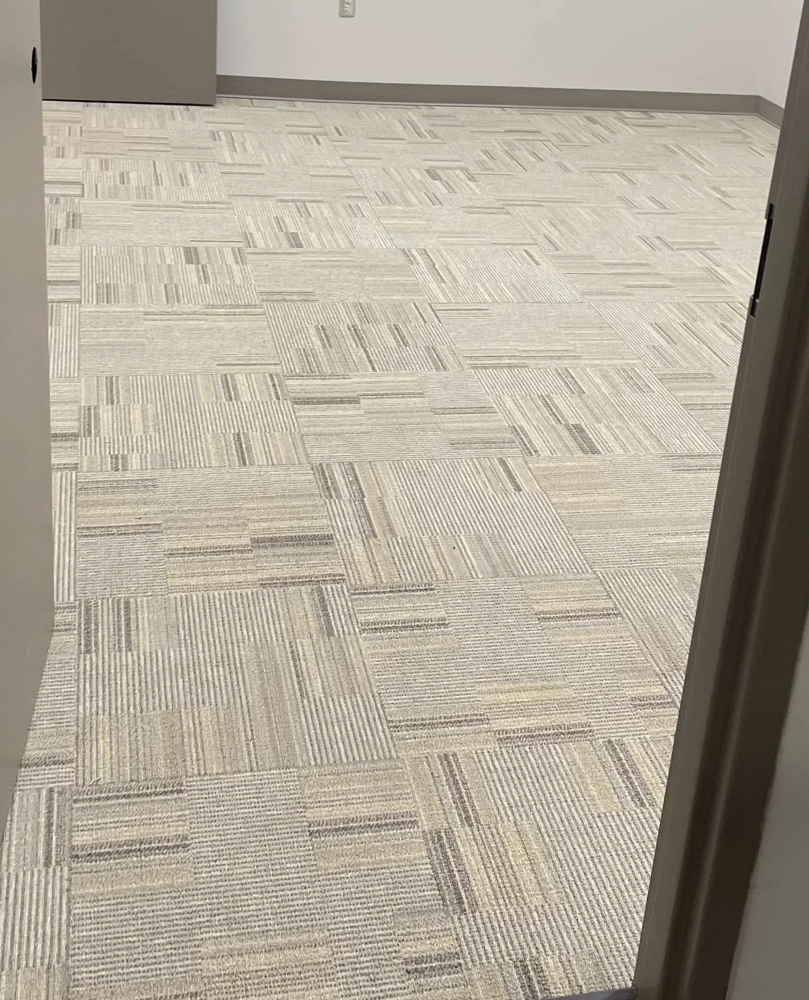 Milliken & Company - Straight Talk 2.0 - EC501 Sand
Flexco Floors - Base 2000 - 37 Dark Beige