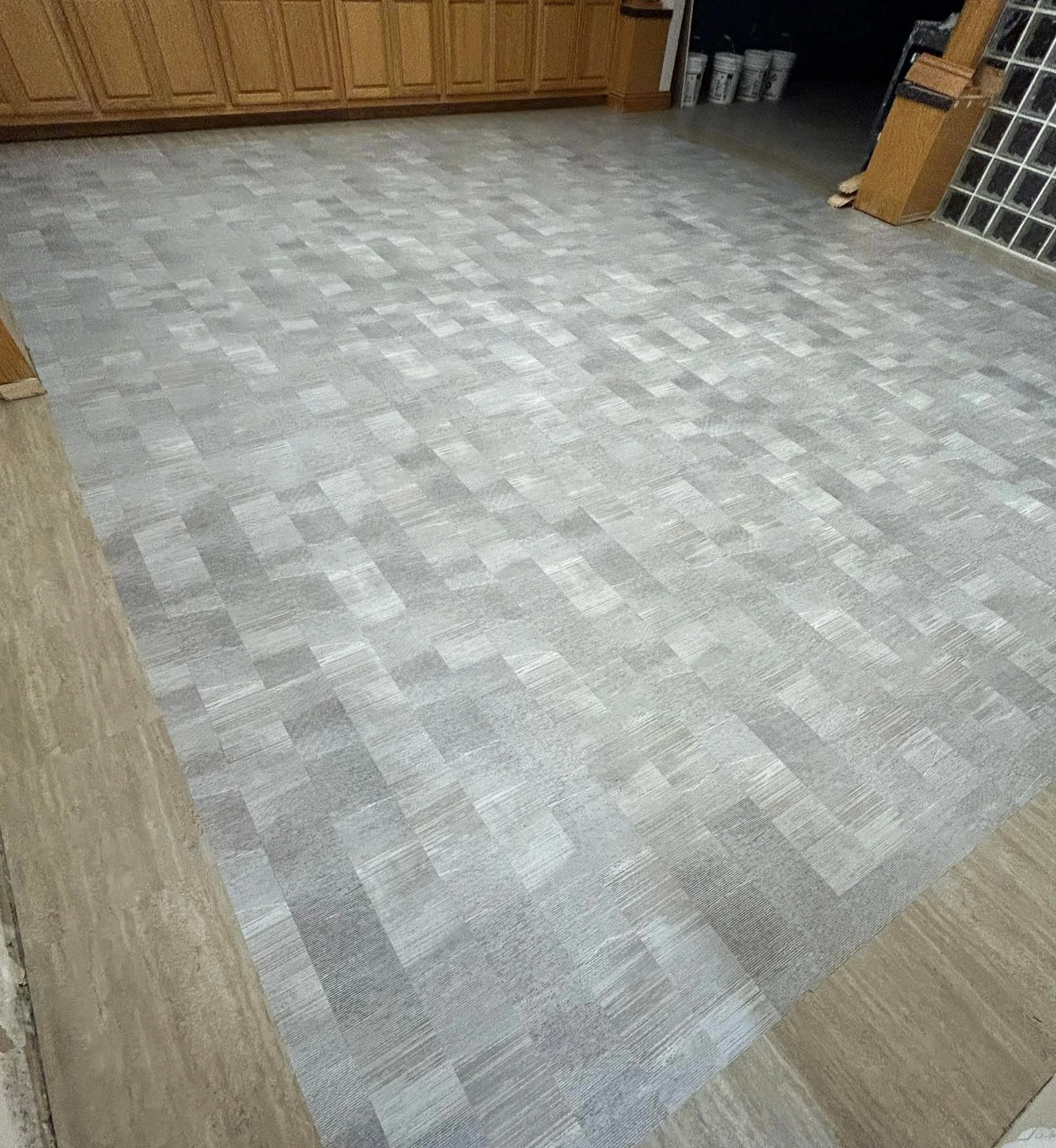 Tarkett Official - ID Latitude - Abstract - Nimbus 5102 - 6”x36”
Tarkett Official - ID Latitude - Stone & Concrete - Luna 7214 - 18”x18”
