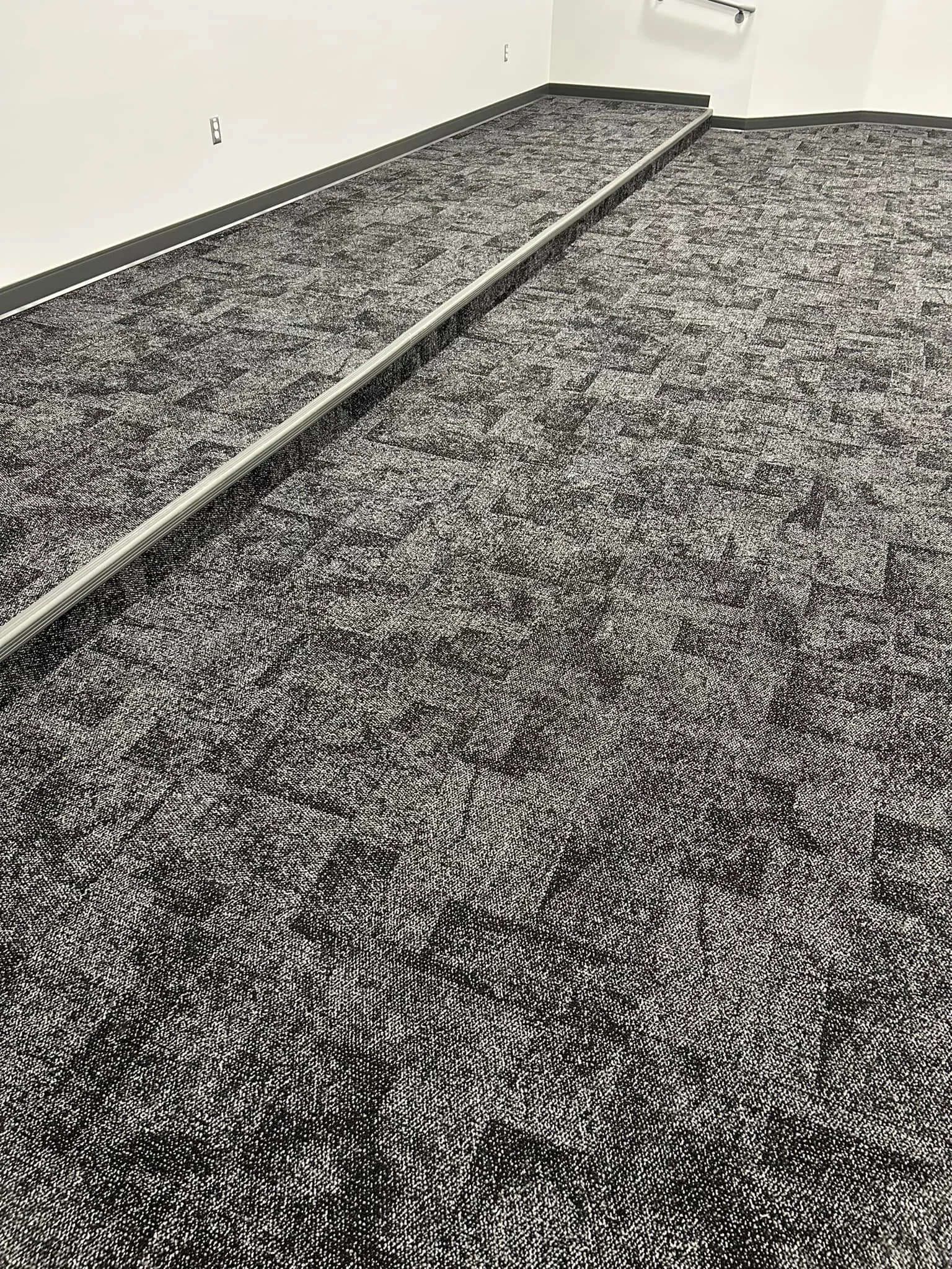 Interface - Open Air 404 - Black 106745
Tarkett Official - Recess Profile 20 Charcoal RB + VCD-20 Stair nosing
