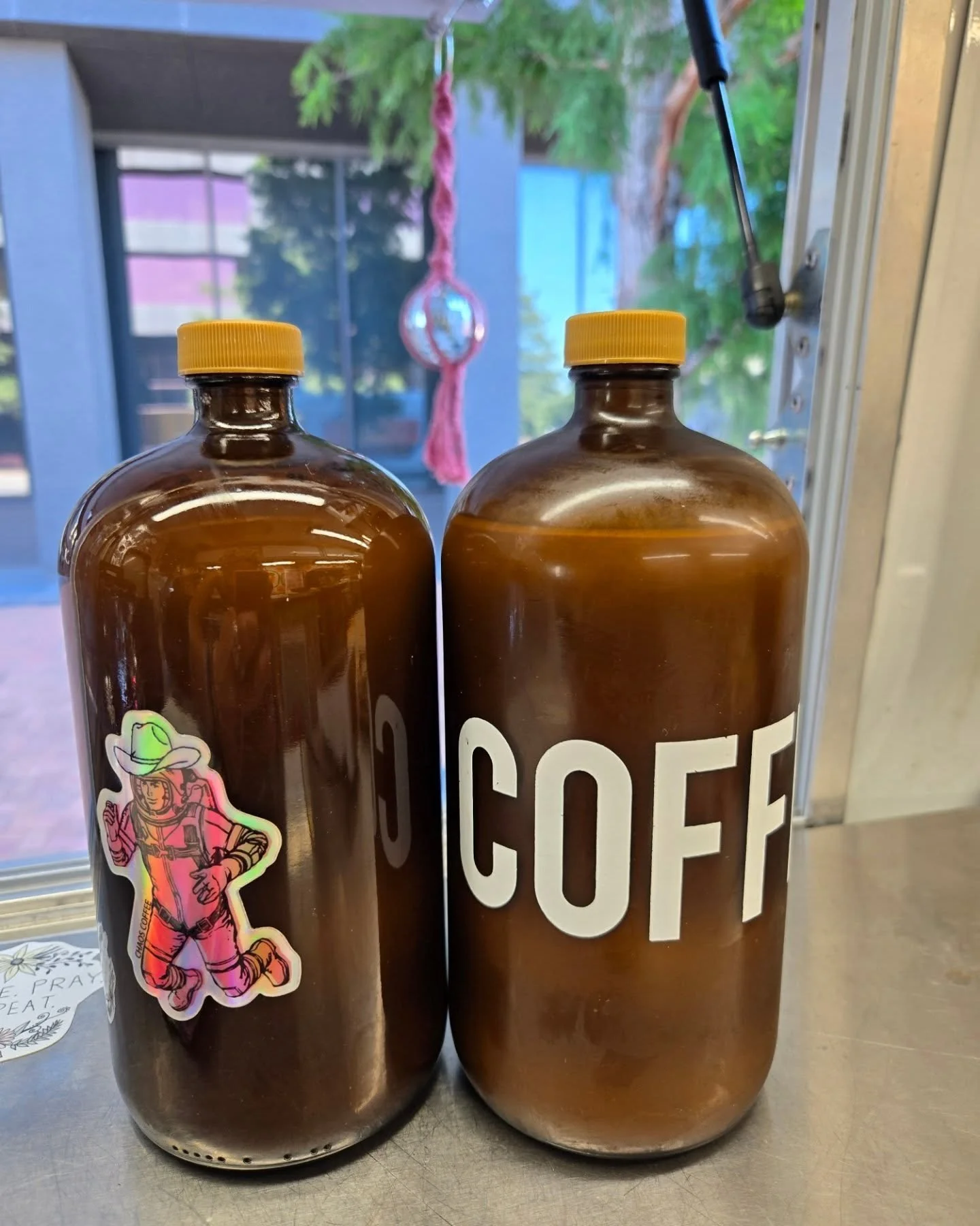 Here, we've got two, really good looking jugs
😁😅
#staychaotic
#gmasjugs
#chaosonthego
#goodfortheweekend
These are PERRRFECT for the upcoming long weekend. You can take them anywhere! Kinda like a Dr. Seuss novel 🤩🤪
Show me where you're takin