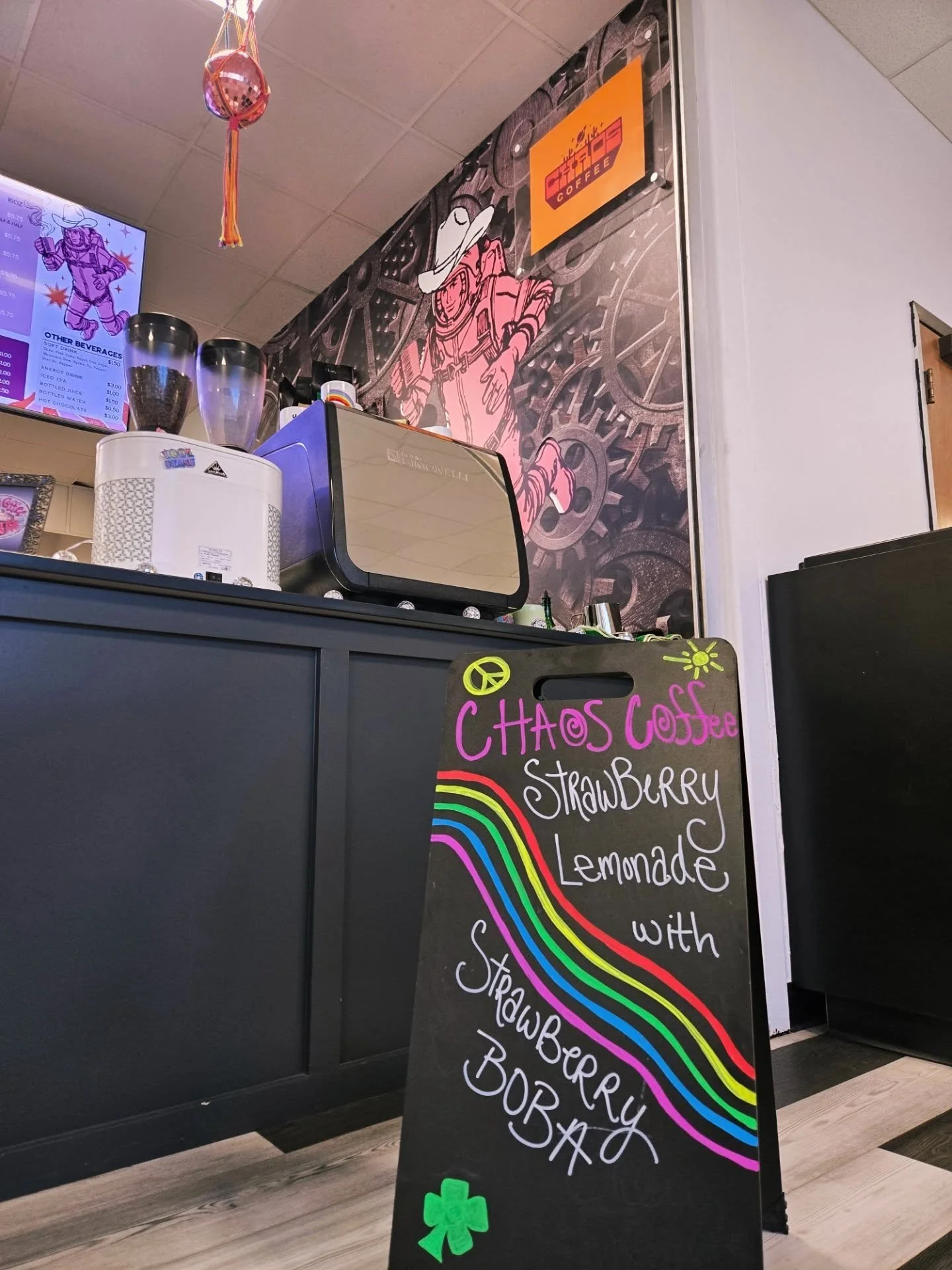 We started a new special this week with the warmer weather, I figured a lemonade would be perfect to get us in the mood for some SUN 🌞 and the boba is just an extra added bonus for fun in your mouth 😀 
Come into the tower and try it out! 
@townsite