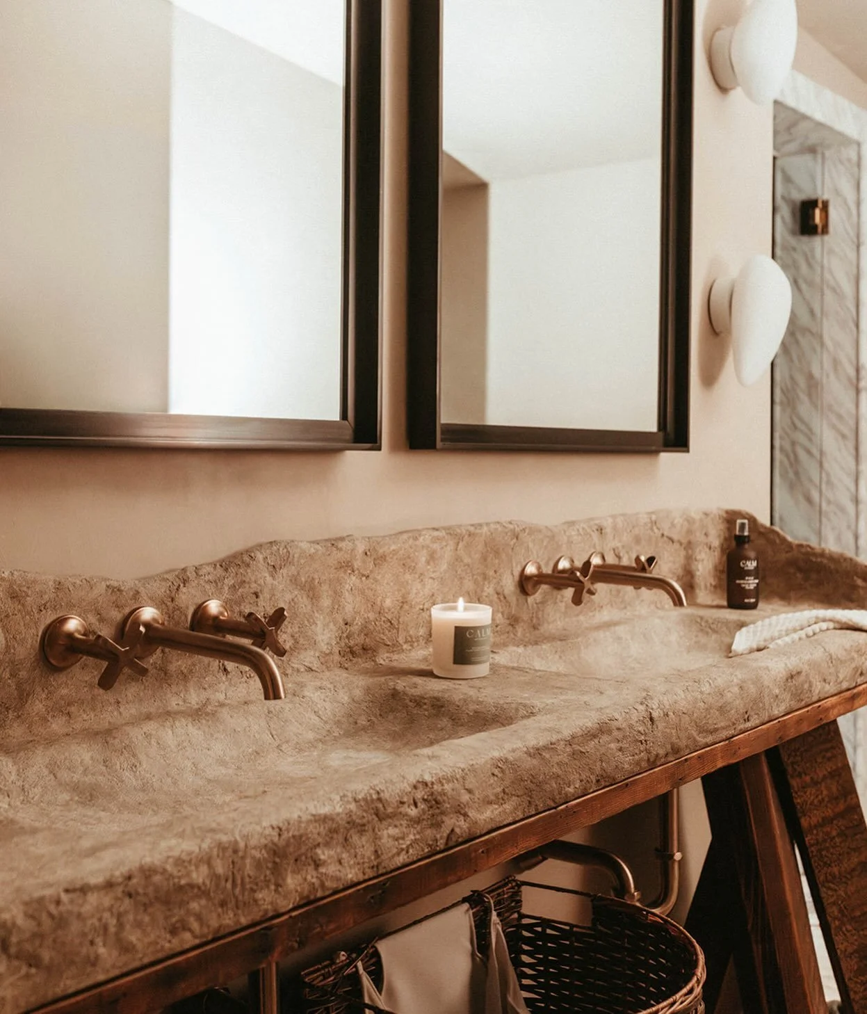 Elevate your space. Calm your mind. ✨ Our candles are handcrafted with natural essential oils for a clean, spa inspired experience. 
#calmapothecary