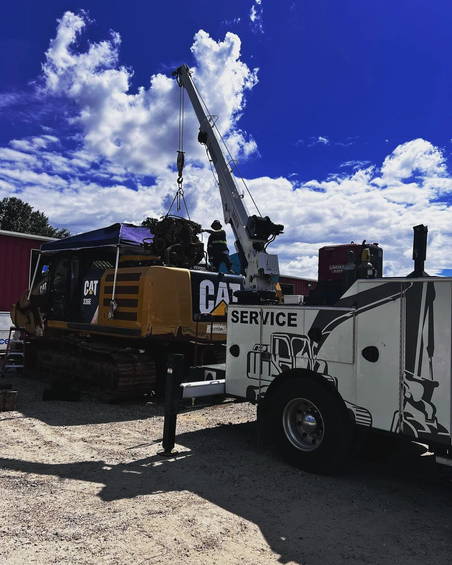Beautiful day for an engine install! #heavyequipmentmechanic🔧 #bamheavyequipment