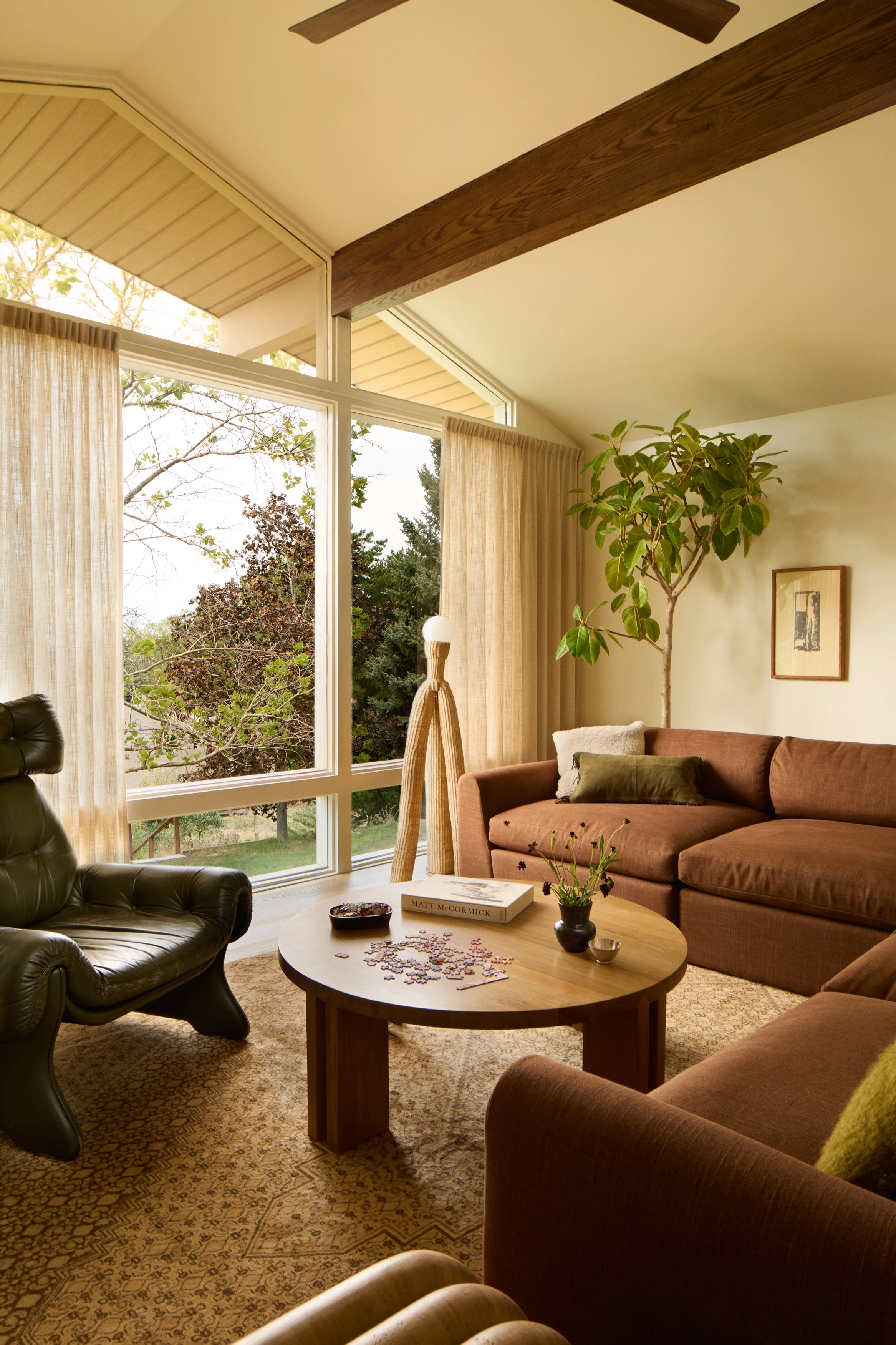 Grandview_HouseFrontRoomAngle.jpg