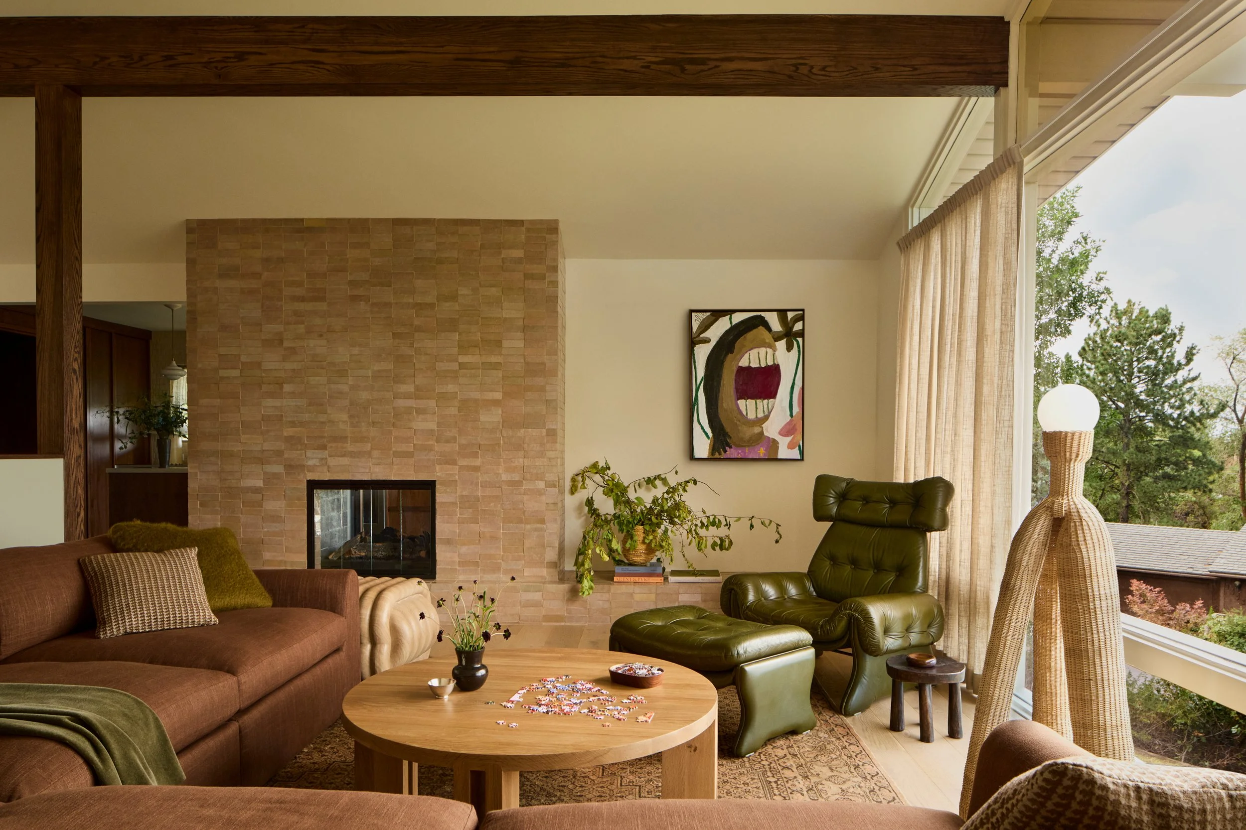 Grandview_HouseFrontRoom.jpg
