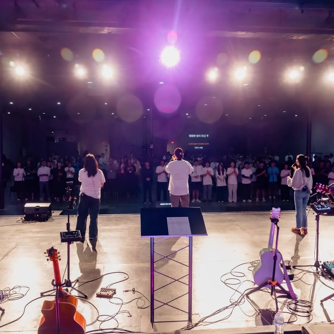 진심을 나누고 서로를 안아주며, 더 큰 사랑을 향해 함께 걷는 우리Sharing hearts, embracing one anotherwalk…-16.jpg