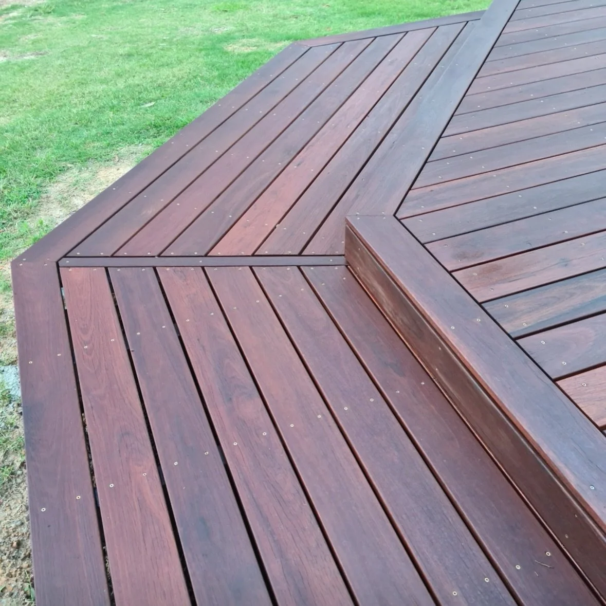 Timber decking on a steel frame in Box Hill 👷🏽&zwj;♂️👌🏼