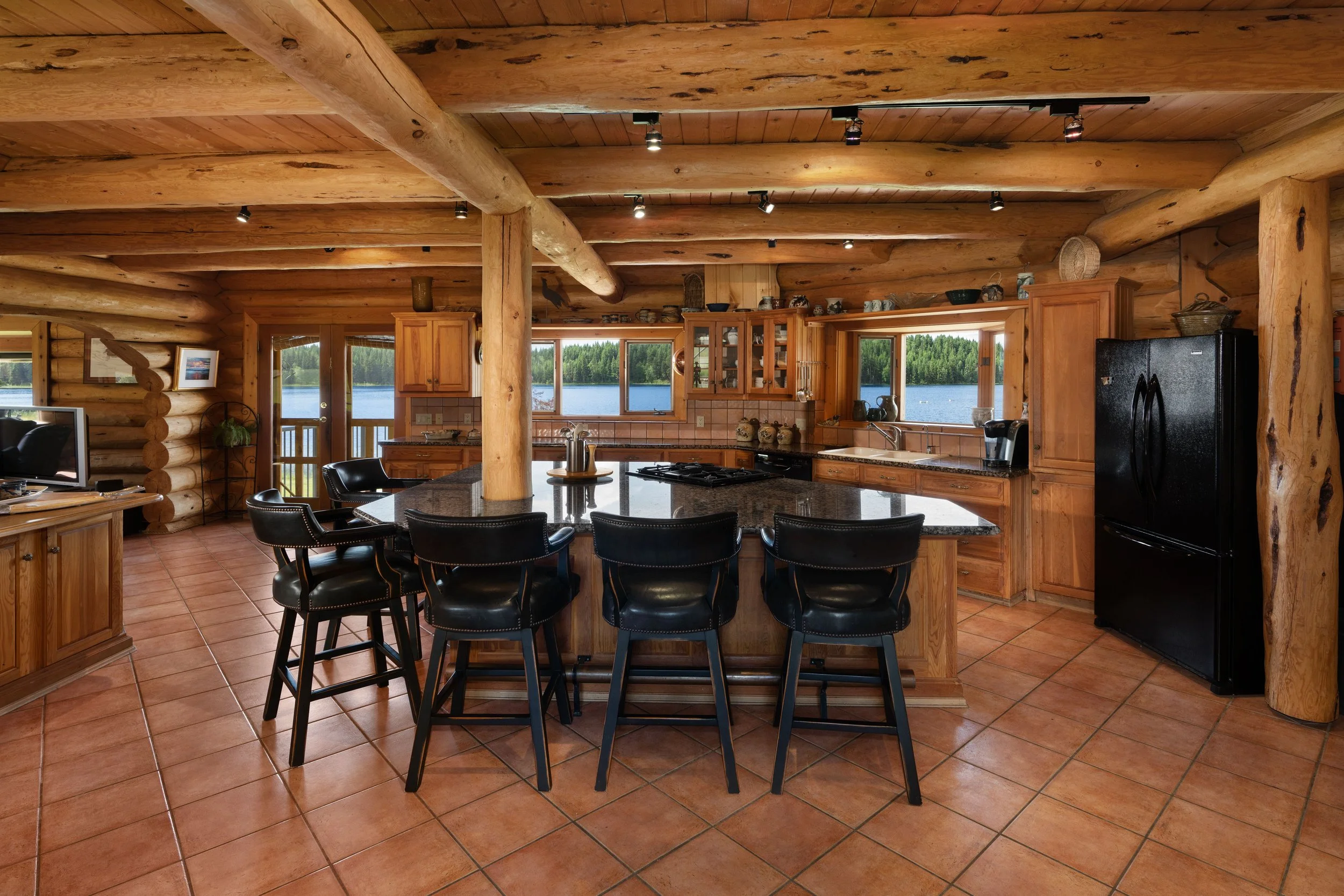 Lakehouse interior - 1642.jpeg