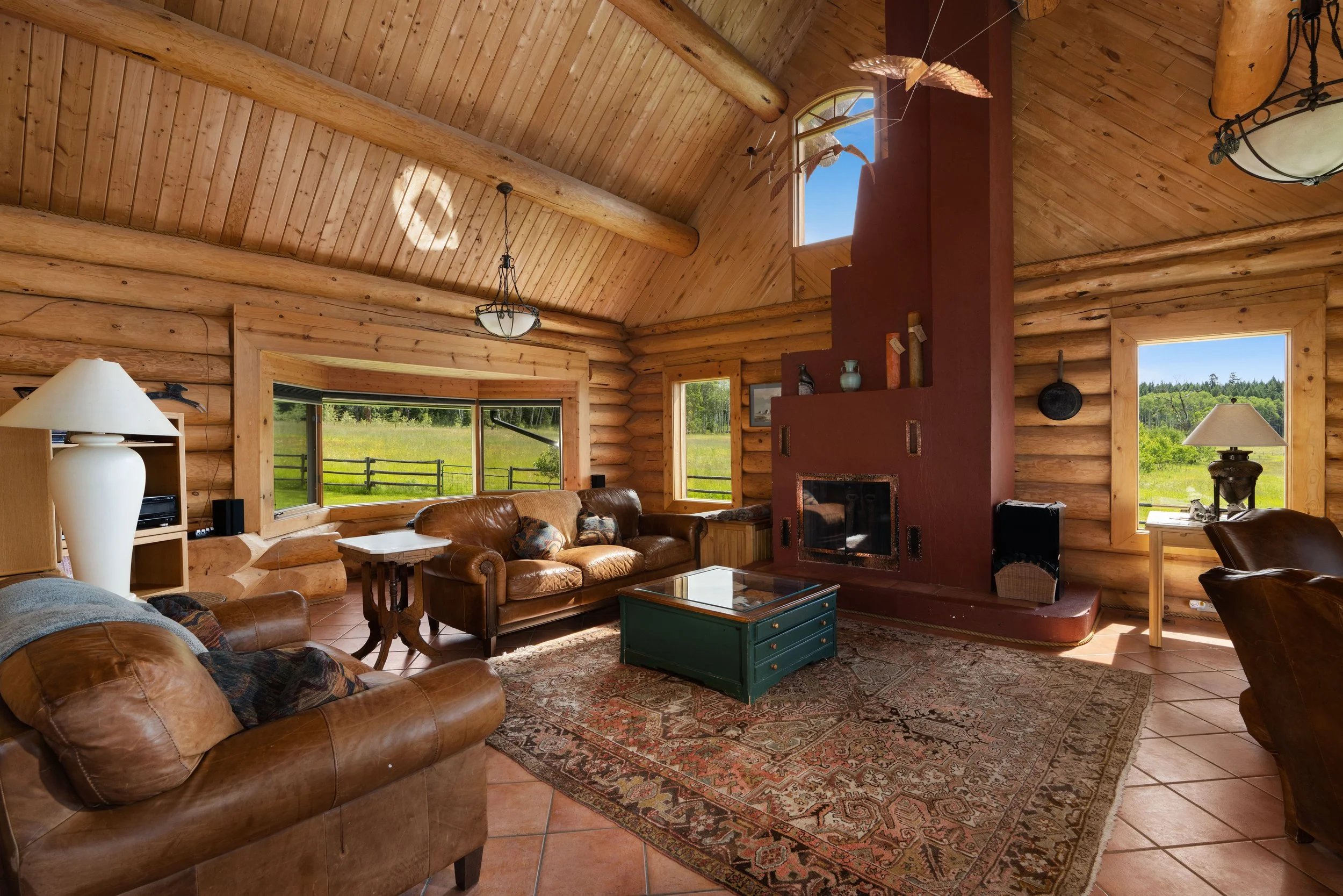 Lakehouse interior - 1692.jpeg