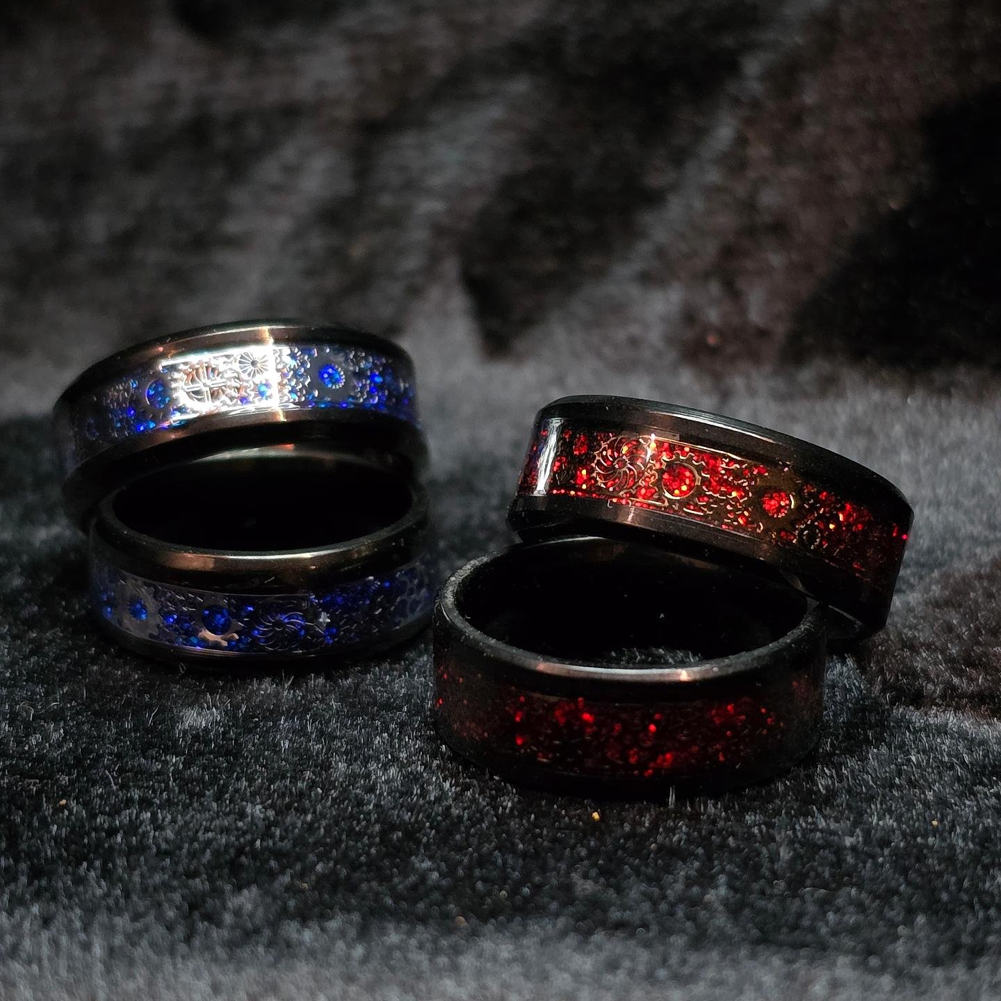 Steampunk resin rings with real silver gears inside!
Available in Blue &amp; Red, and different sizes!
$24.95ea