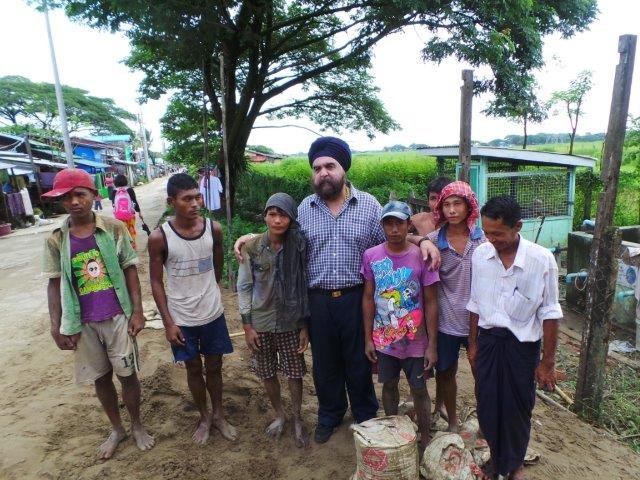 IMG.19-Mr.-Rikhi-with-the-Construction-Workers-2-1.jpg