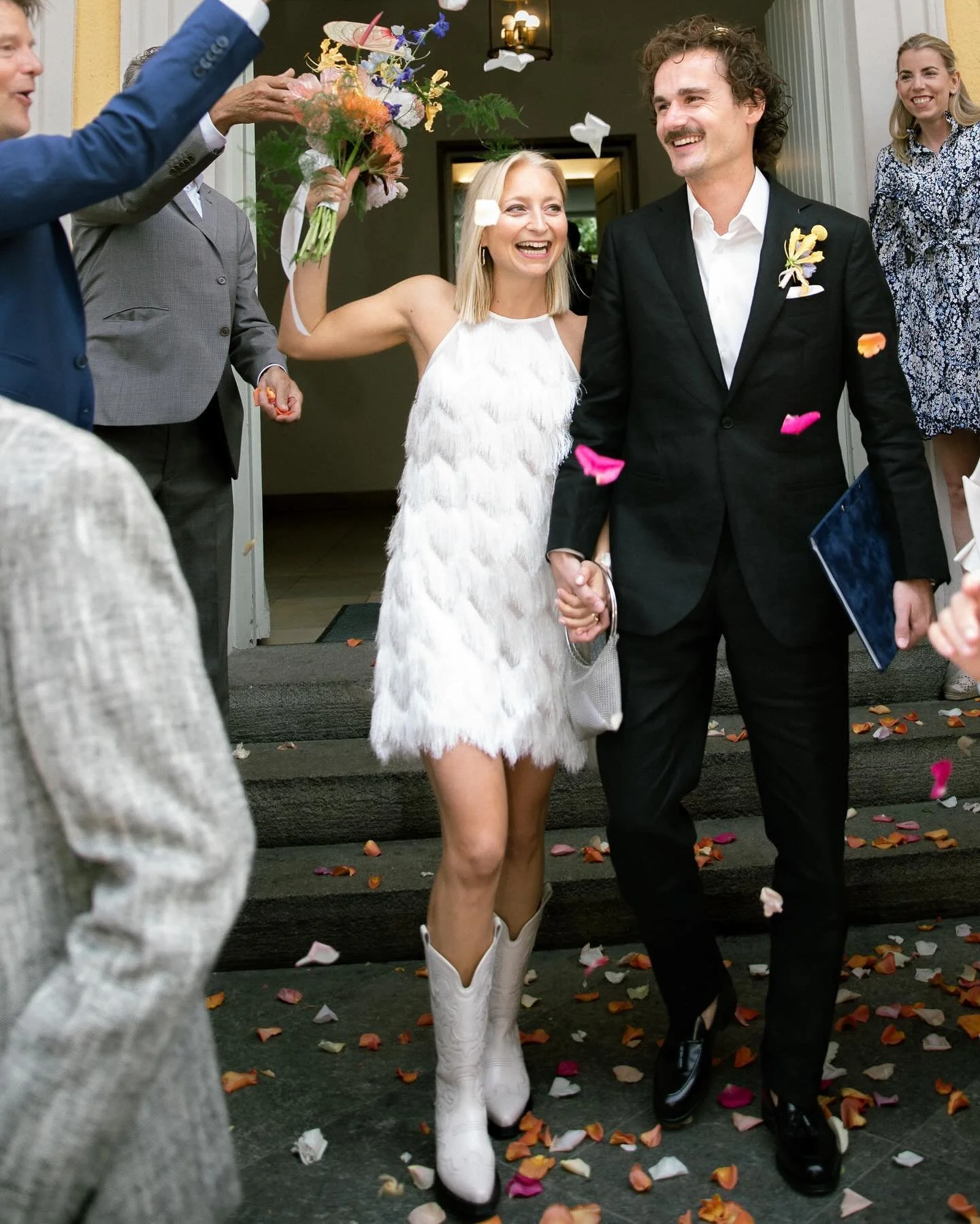 6 MONTHS THE HOLLIES // THE FUTURE LOOKS BRIGHT 

Wie dankbar kann man eigentlich sein? 

#6monateeheleben #kannichempfehlen