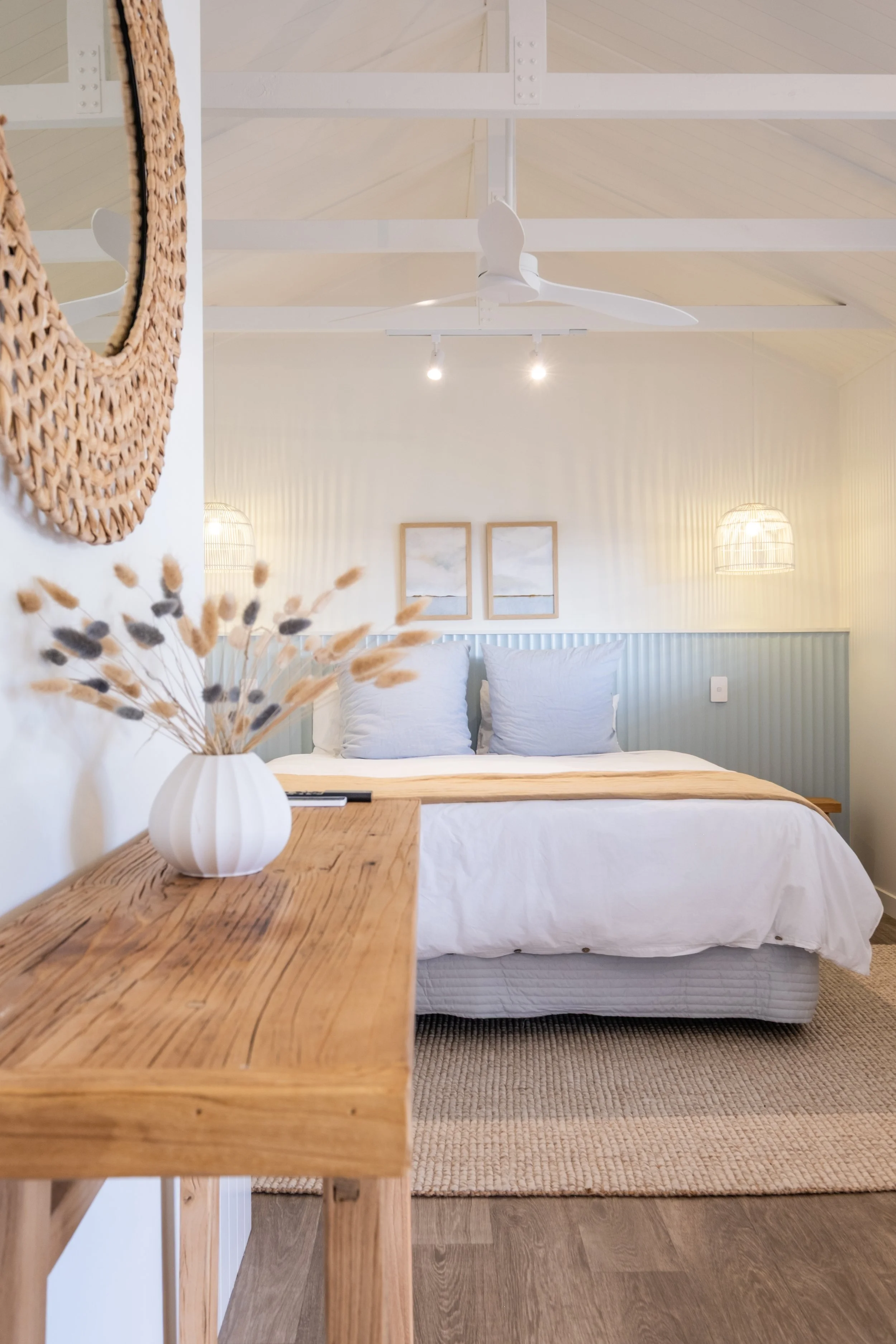 Premium studio accommodation in Tūrangi with super king bed and kitchenette