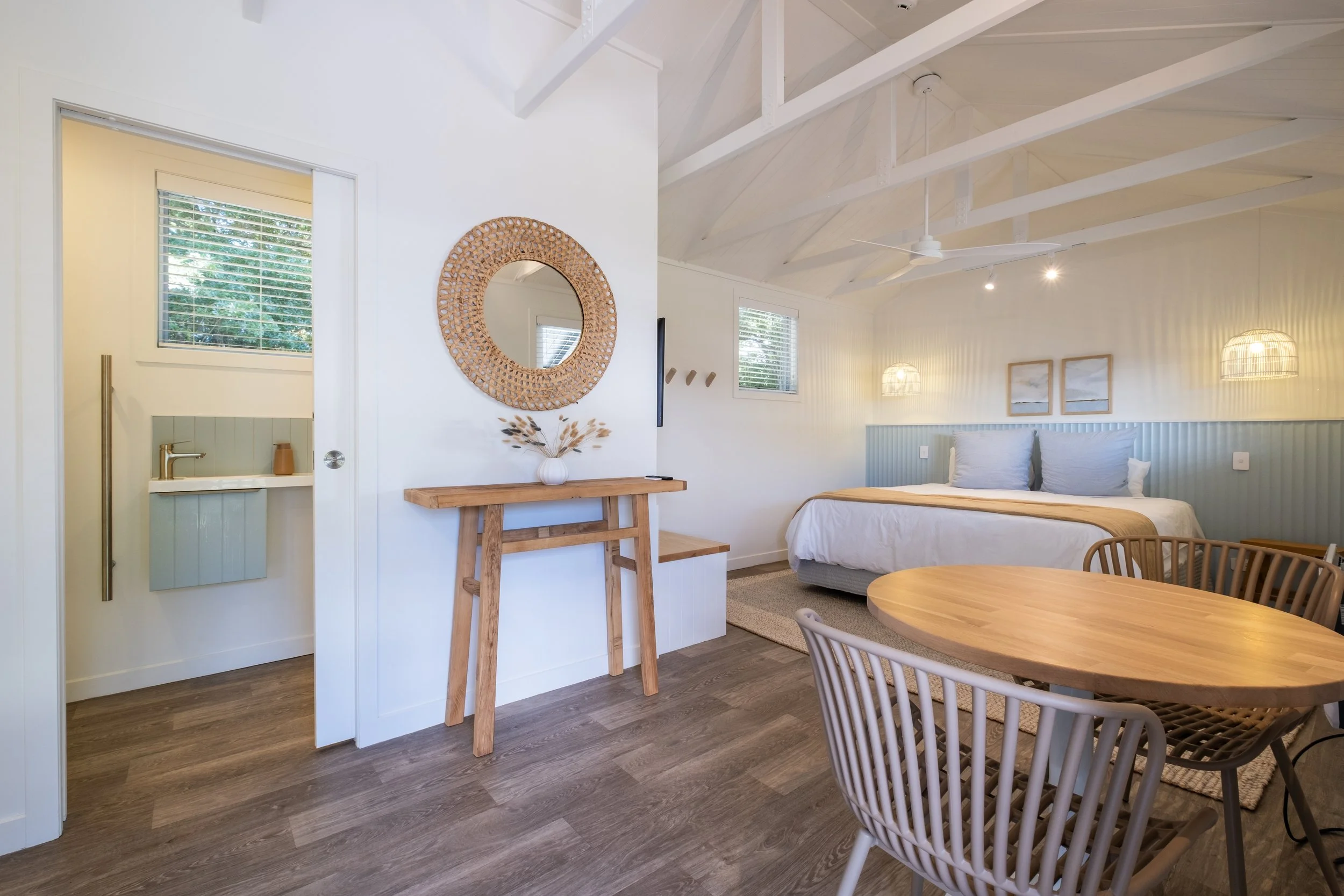 Spacious studio in Tūrangi near Tongariro Alpine Crossing with ensuite bathroom