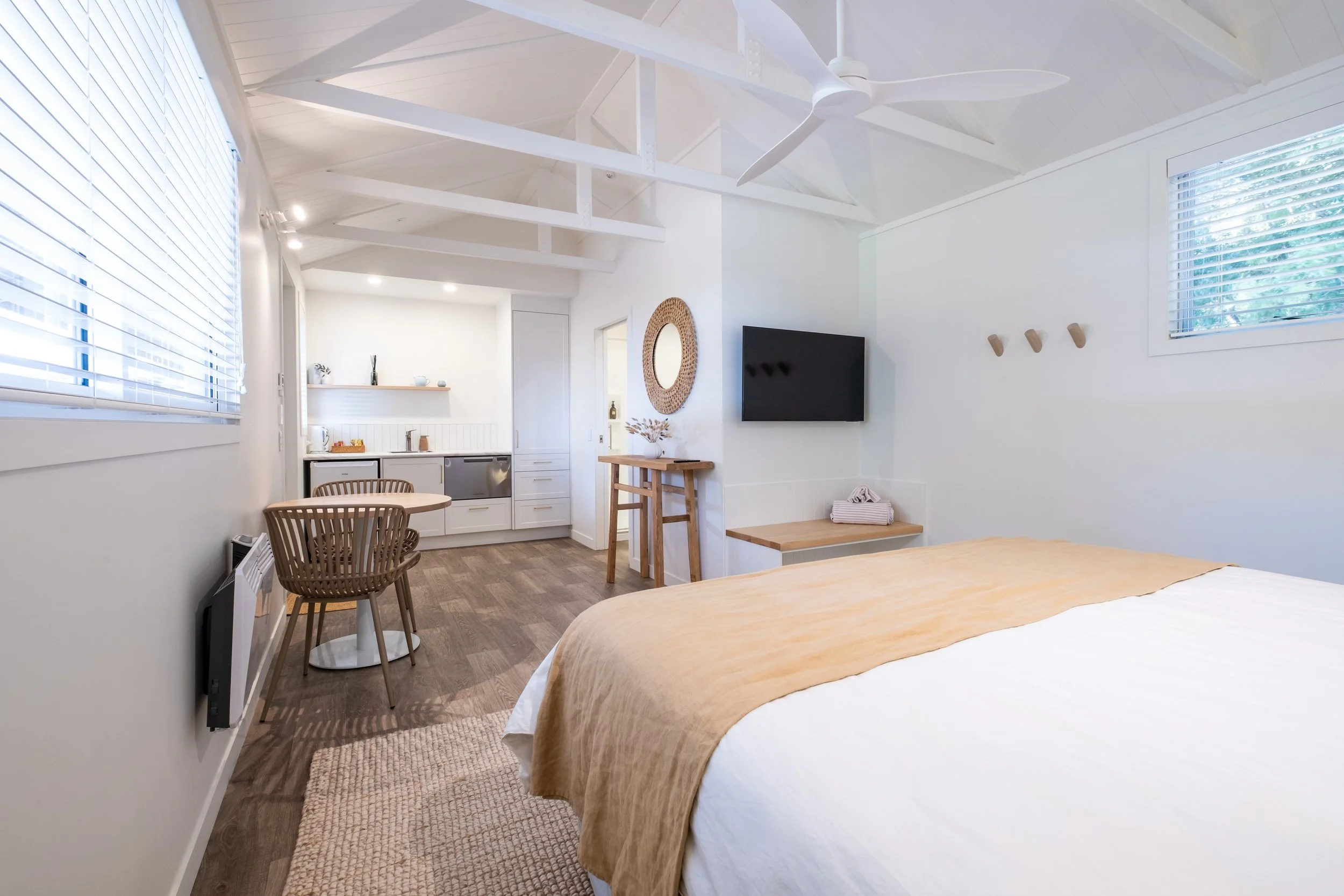 Premium studio accommodation in Tūrangi with super king bed and kitchenette