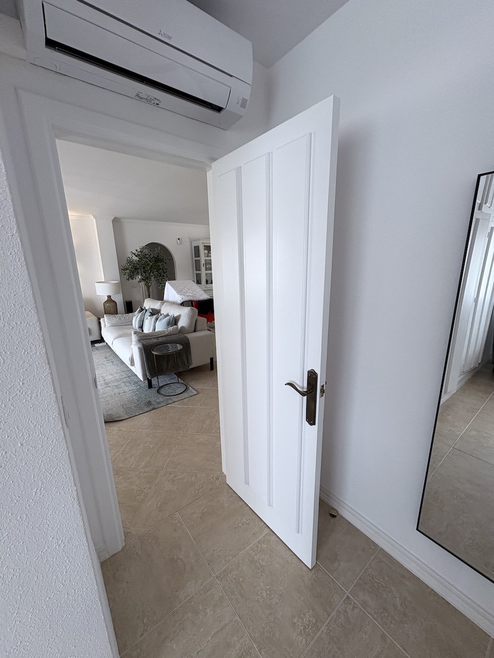 interior-villa-doors-painting-satin-white-torrenueva-superior-finishings-6.JPG