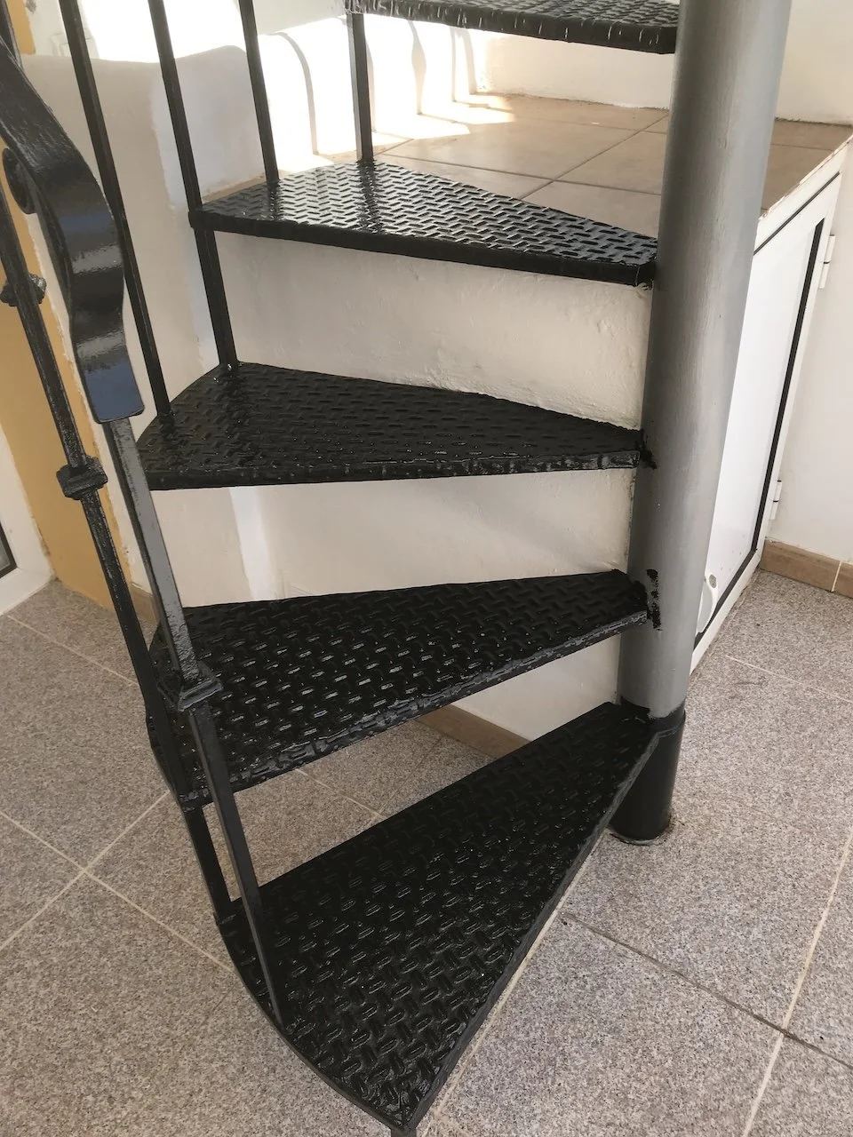 metalwork-painting-exterior-staircase-calahonda-superior-finishings-8.jpeg