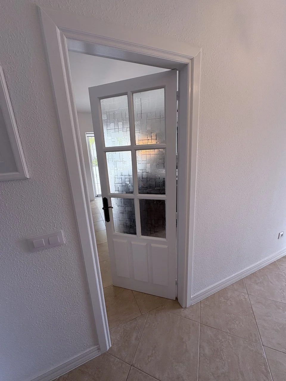 interior-villa-doors-painting-satin-white-torrenueva-superior-finishings-7.JPG