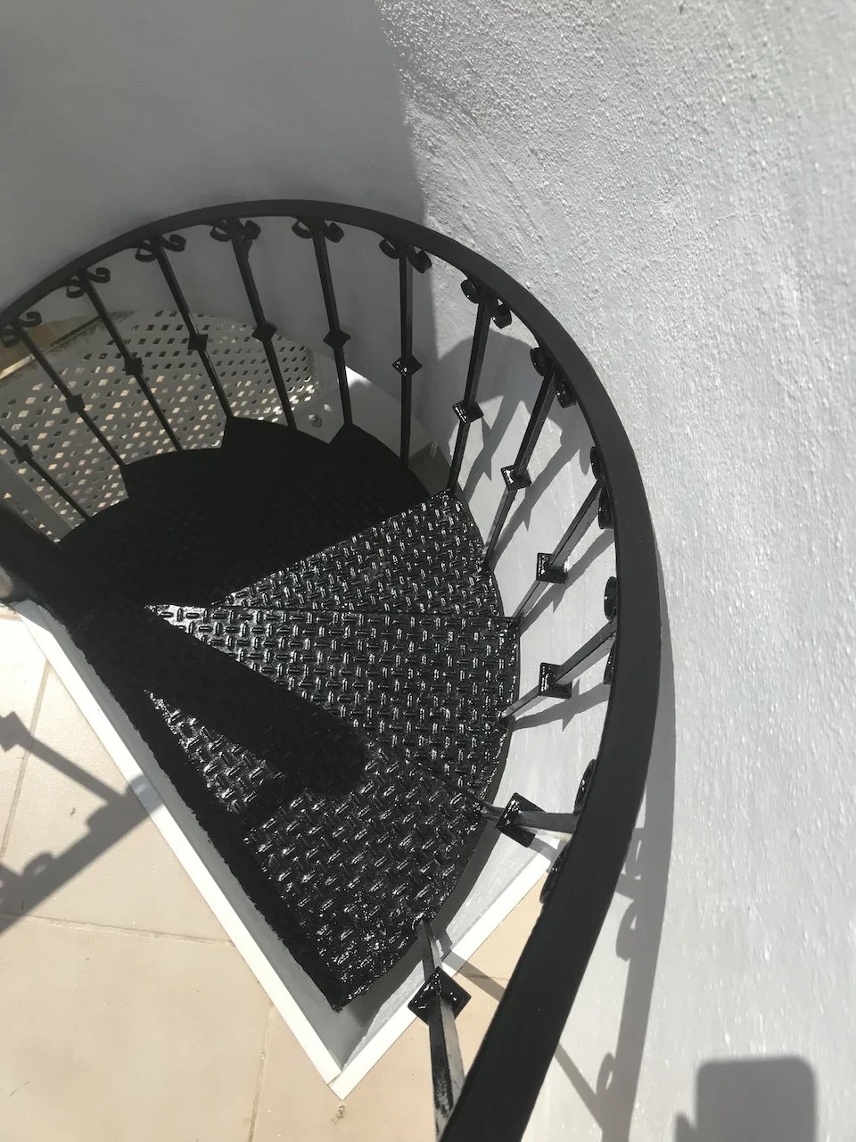 metalwork-painting-exterior-staircase-calahonda-superior-finishings-17.jpeg