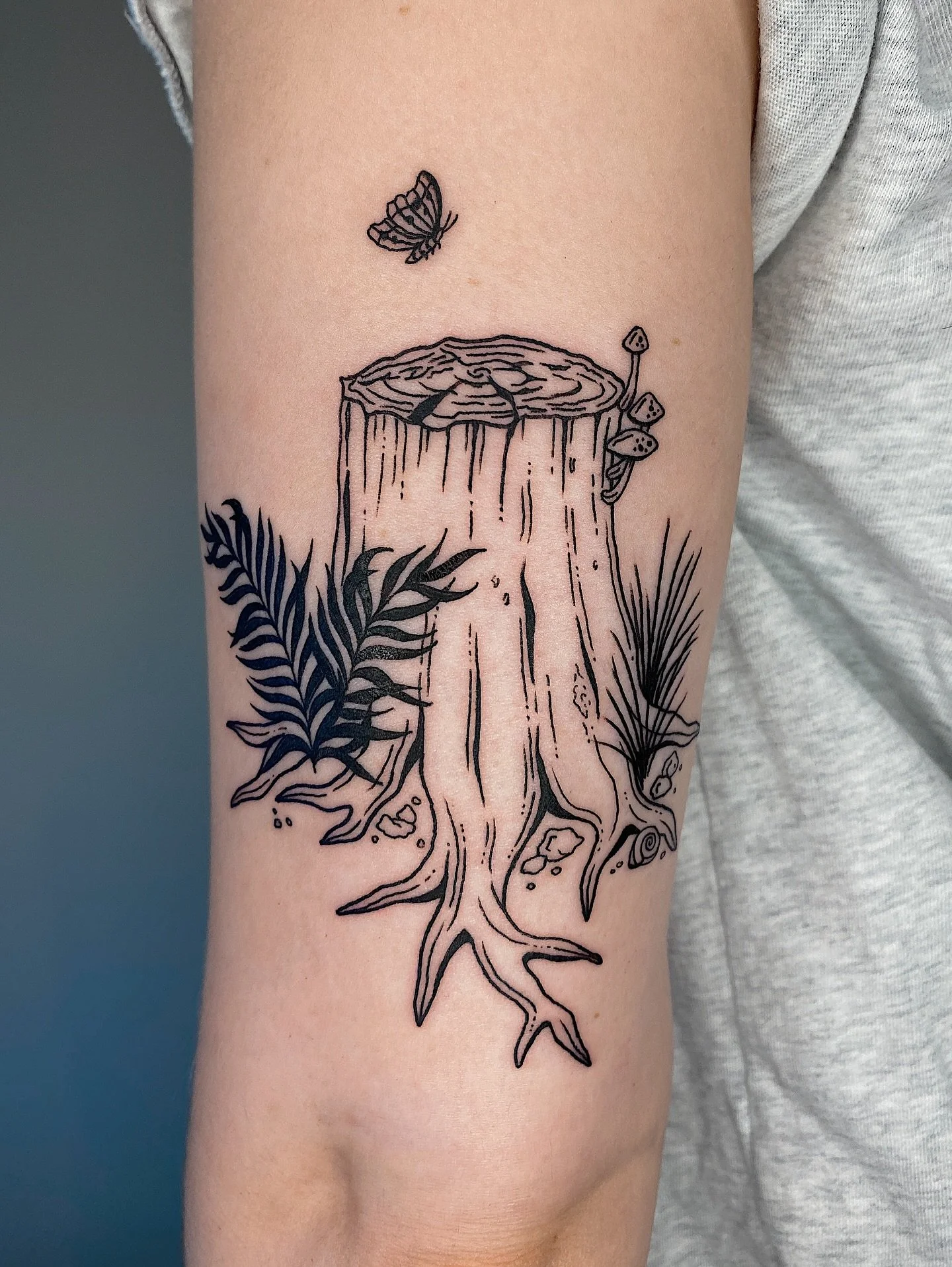 A nurse stump, spider web from my flash, and a healed custom from a year ago on Emily 🕸️