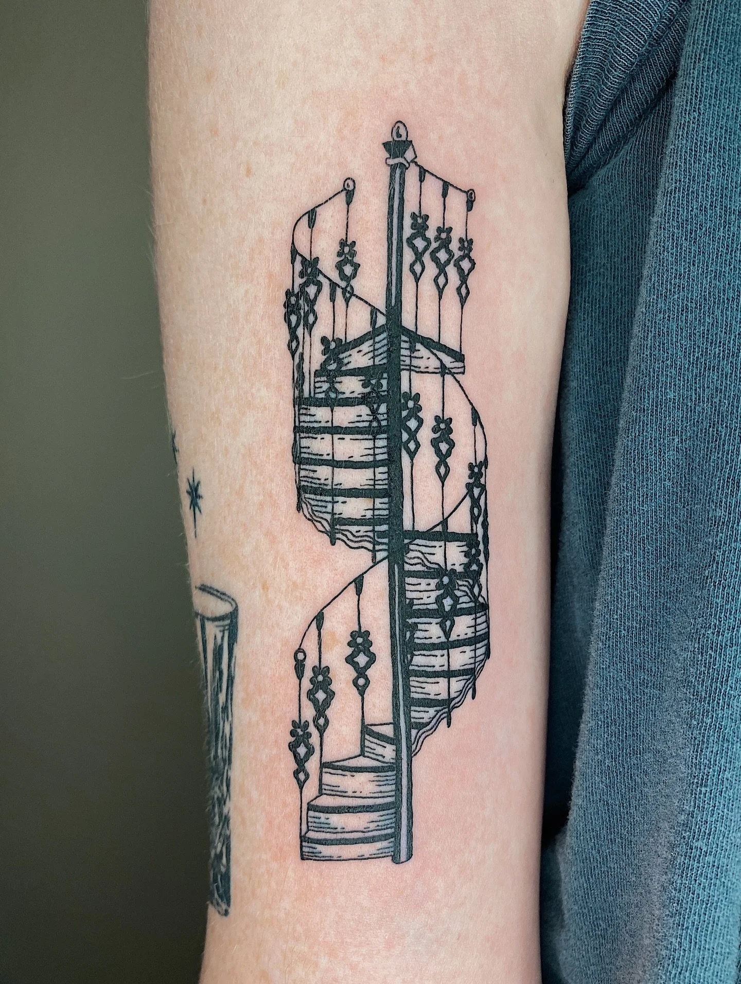 Spiral staircase and some healed rocks glasses for Alex 🌀