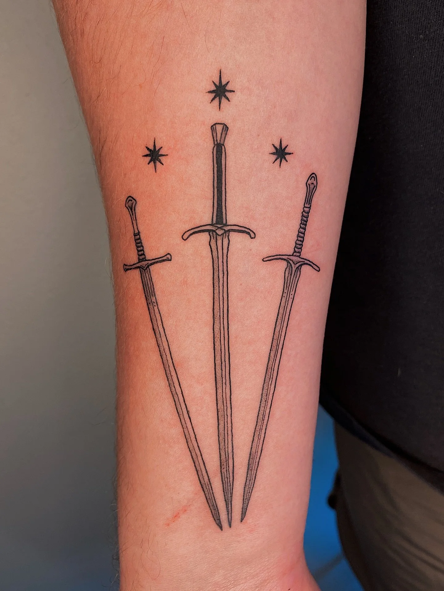 Can anyone correctly guess the names of these three swords? 🔎👀