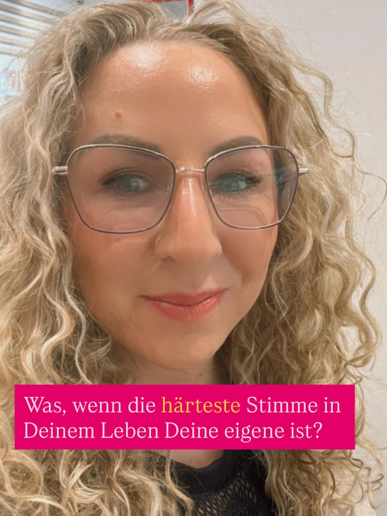 Niemand spricht so hart mit Dir wie Du selbst.

Und das Erschreckende ist nicht,
dass diese Stimme da ist.

Sondern,
dass sie sich f&uuml;r Dich so normal anf&uuml;hlt.

So allt&auml;glich.
So logisch.
So &bdquo;ich bin halt so&ldquo;.

Du w&uuml;rde