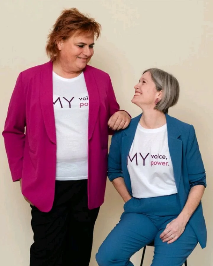 𝗪𝗲𝗮𝗿 𝘆𝗼𝘂𝗿 𝘃𝗼𝗶𝗰𝗲 🅖🅔🅦🅘🅝🅝🅢🅟🅘🅔🅛
Um des Ergebnis des tollen Shootings, mit @___janahofmann , geb&uuml;hrig mit euch zu feiern verlosen wir 3 x 2 Statement T-shirts aus unserer "H&ouml;rbar und sichtbar" Kollektion.

𝗦𝗼 