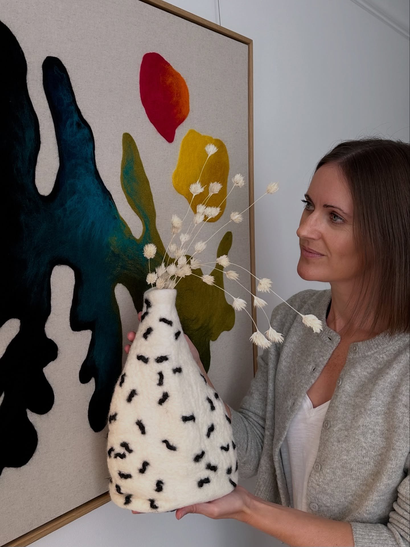 H E L L O &hellip; A &lsquo;bit&rsquo; about me &hellip;

I&rsquo;m Dianne, the textile artist behind the sculptural vessels &amp; wall art. I love pebbles, wool, colour, texture &amp; tabby cats&hellip; in any order!

My work explores natural forms 