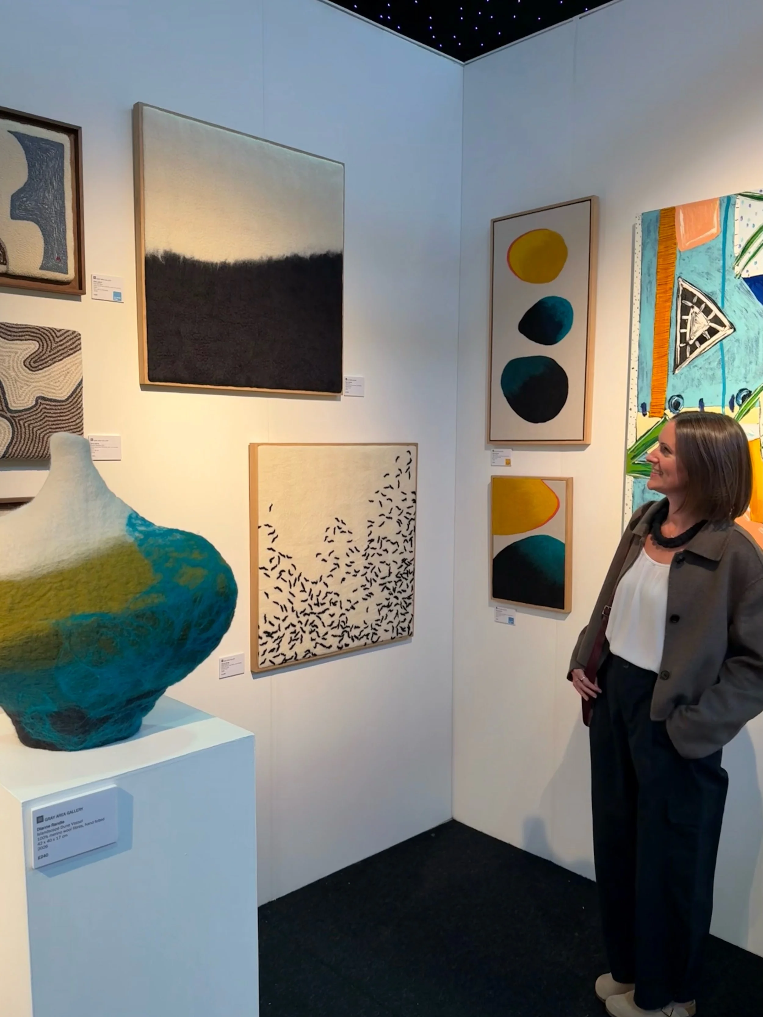 B A T T E R S E A ✨

Feeling so grateful to be exhibiting with @grayareagallery at @affordableartfairuk, alongside so many incredible artists.

A buzzing opening night, with Gray Area Gallery&rsquo;s stand glowing in every sense &mdash; physically, v