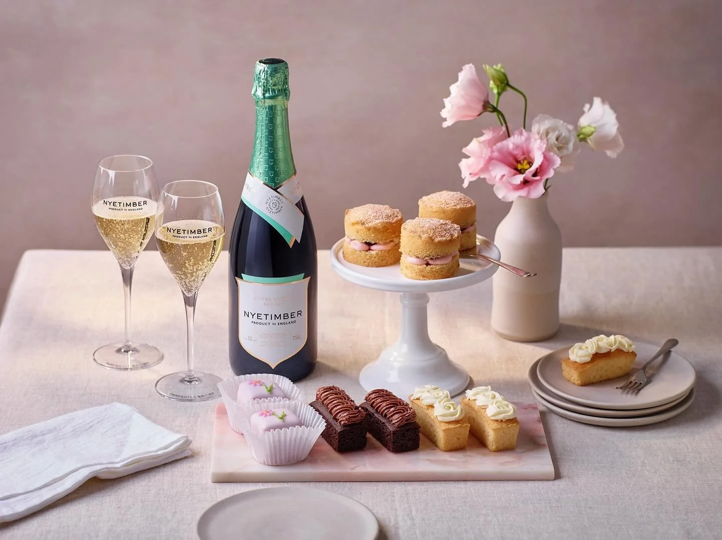 From baked bean tins to Buckingham Palace&hellip;🎂👑 

Join Fiona herself at @fenwickofficial in Newcastle this Friday 15th August for an afternoon of stories, tea, and celebration. Hear how fruit cakes for friends became Royal Wedding and Christeni