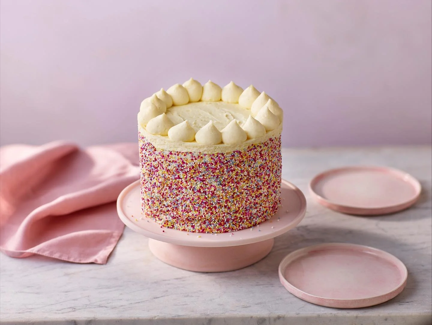 SOMETHING BIG IS COMING!

We're so excited for what's to come this week from Fiona Cairns HQ!

We know you'll love it too 💖

Watch this space 👀

#fionacairns #beautifullydelicious #cakes #bignews #outfordelivery🚚