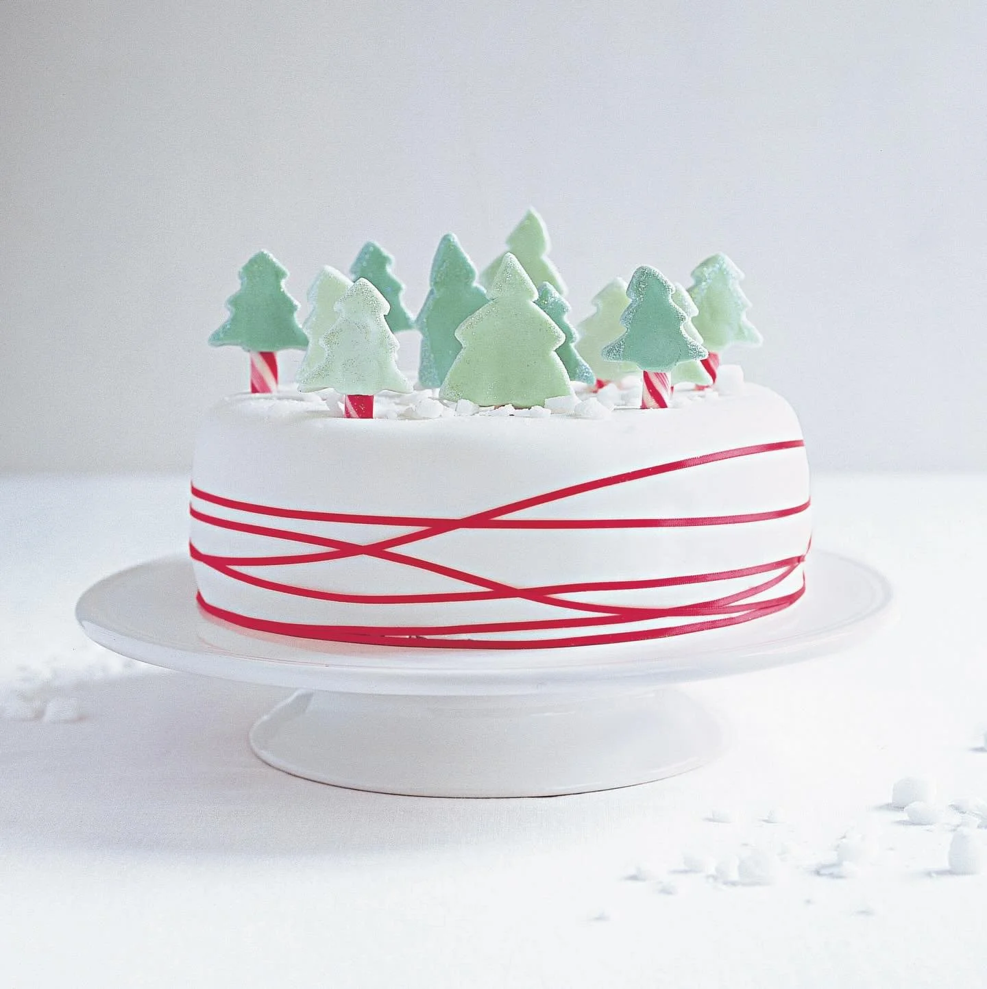 🎄✨ Need a little Christmas cake inspiration? Here is an elegant and straightforward idea for decorating your Christmas cake this year.
 
If you&rsquo;ve left it to the last minute, don&rsquo;t panic, you can still make Fiona&rsquo;s Classic Fruit Ca