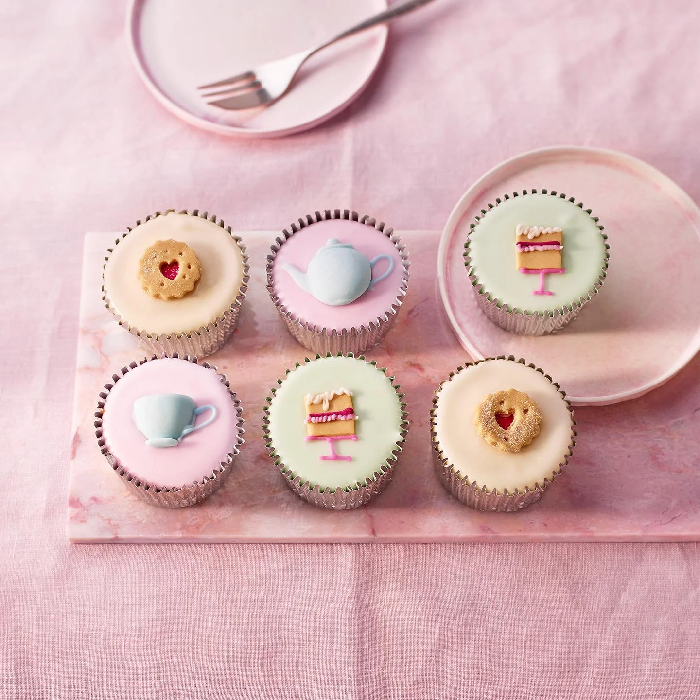 ✨ January, but make it cake ✨
 
New year, same love for beautiful cakes &amp; biscuits.

Whether you&rsquo;re hosting, gifting, or simply treating yourself, our ⭐️5 star rated cakes and biscuits are available to order online and delivered nationwide 