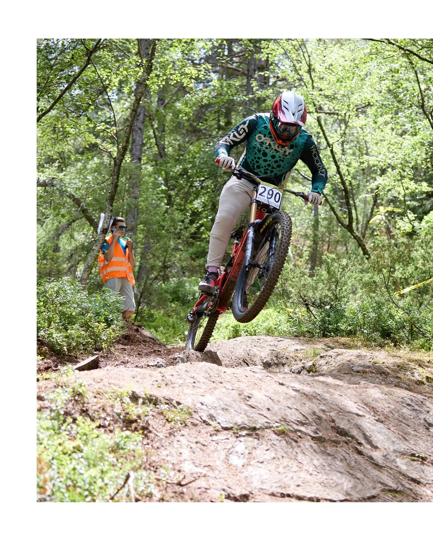 Aprica @ixsdownhillcup images now up on Roots and Rain!

Sorry for the delay for riders asking for images, my software had a meltdown last night and it took hours to sort it out 🫠

Link in bio. Thanks in advance for all purchases 🙏🏼 

#tomscottpho