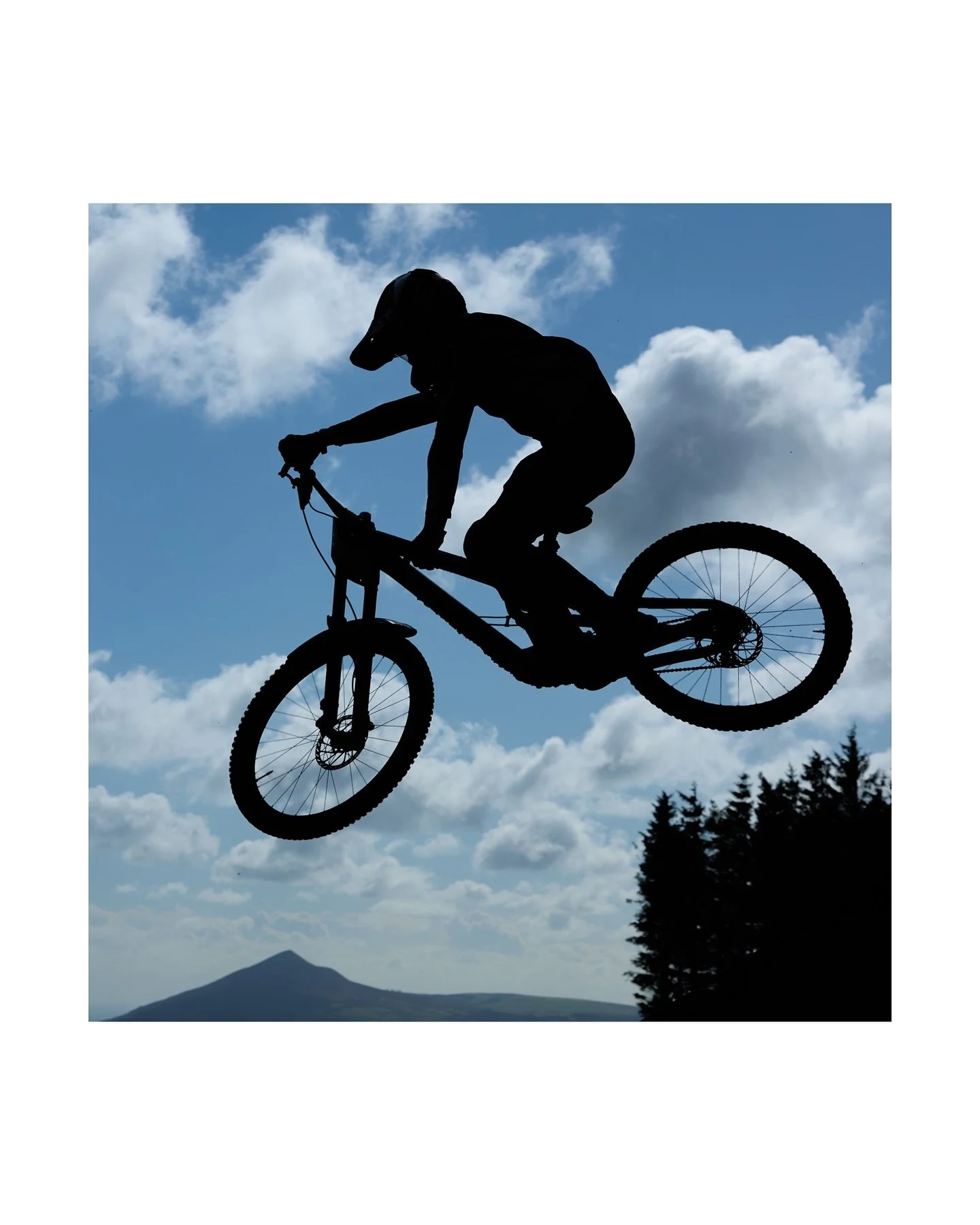 Final race of the season DONE! Another great event at @glencullenadventurepark 

All photos individually edited and tagged, now on Roots and Rain. Link in bio.

Thanks in advance for all purchases 🙏🏼

@irishdownhillmtb 

#tomscottphotos #photograph