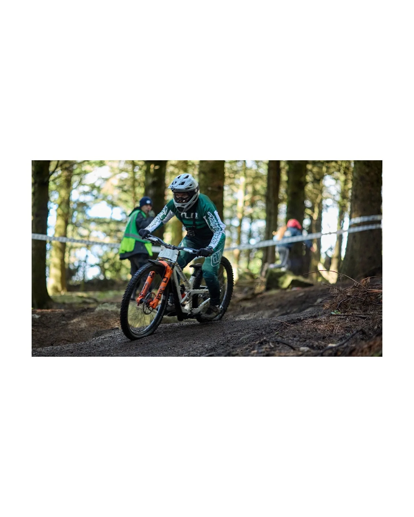 So, I&rsquo;m still editing the DH shots from The GAP here, and I&rsquo;m not usually one to share photos that aren&rsquo;t sharp - but I don&rsquo;t think I&rsquo;ve ever captured a compression shot like this, so I had to share it!

#tomscottphotos 