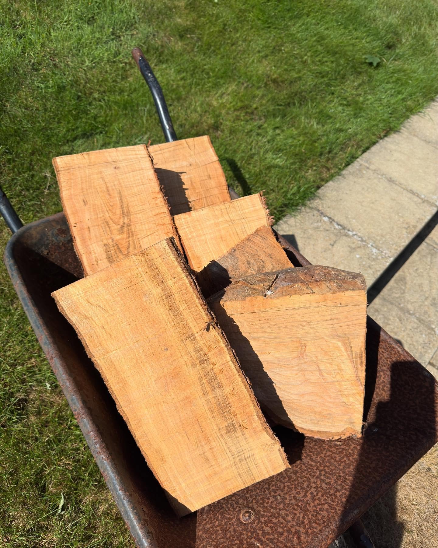 It may not look like it, but this was a long day of processing. 
I sometimes get very focused on the concept of never wasting timber when I am processing logs. Today was no exception, every piece has been waxed at both ends even though some of it is 