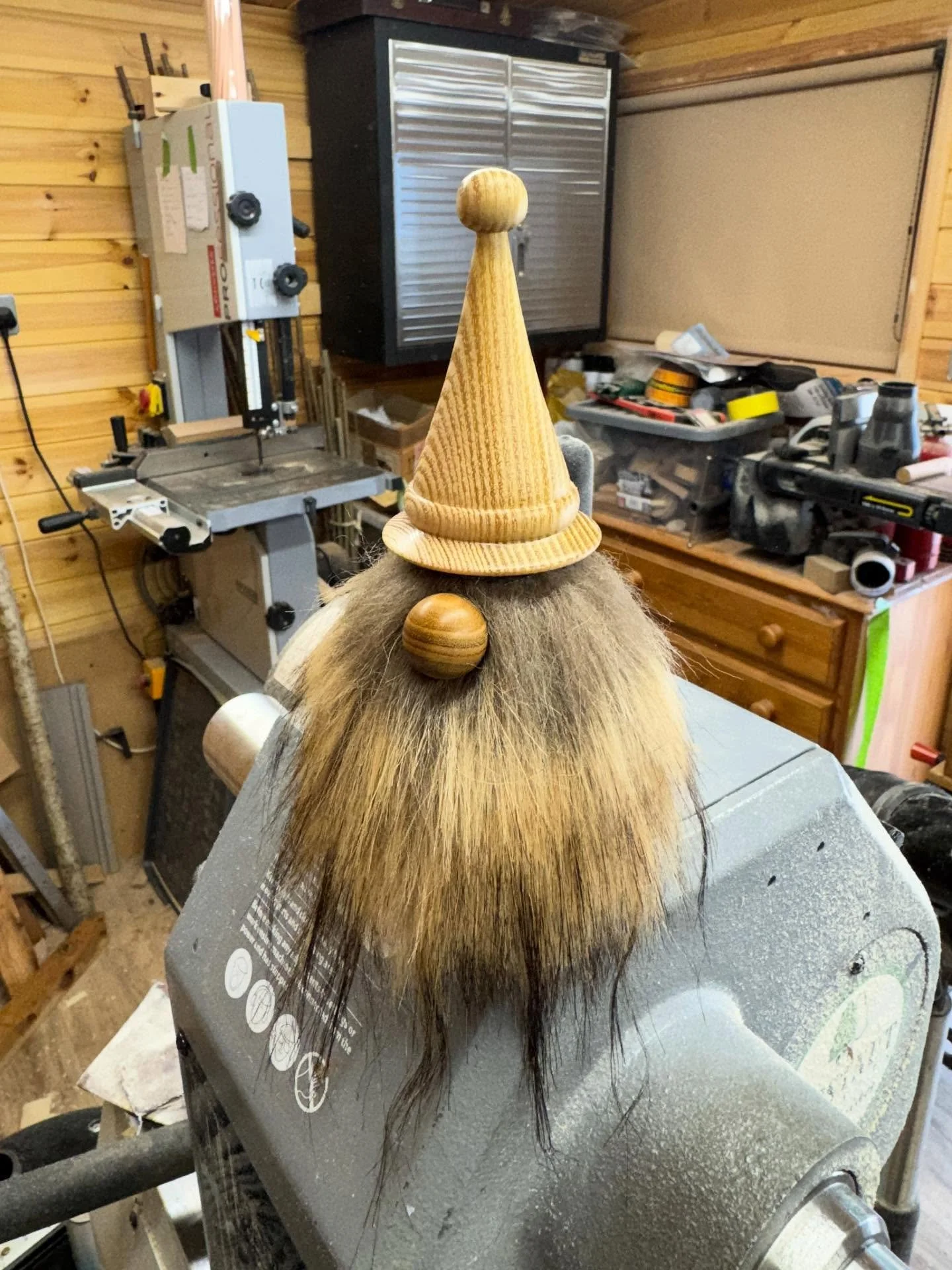After an incredible demonstration from @thetinyturner yesterday, I couldn&rsquo;t help myself - I had to make a Gonk. Thanks again Emma for a very enjoyable day! We all had a fab time! 😁

(Also this luxurious beard fur is sold by Emma, I will be ord
