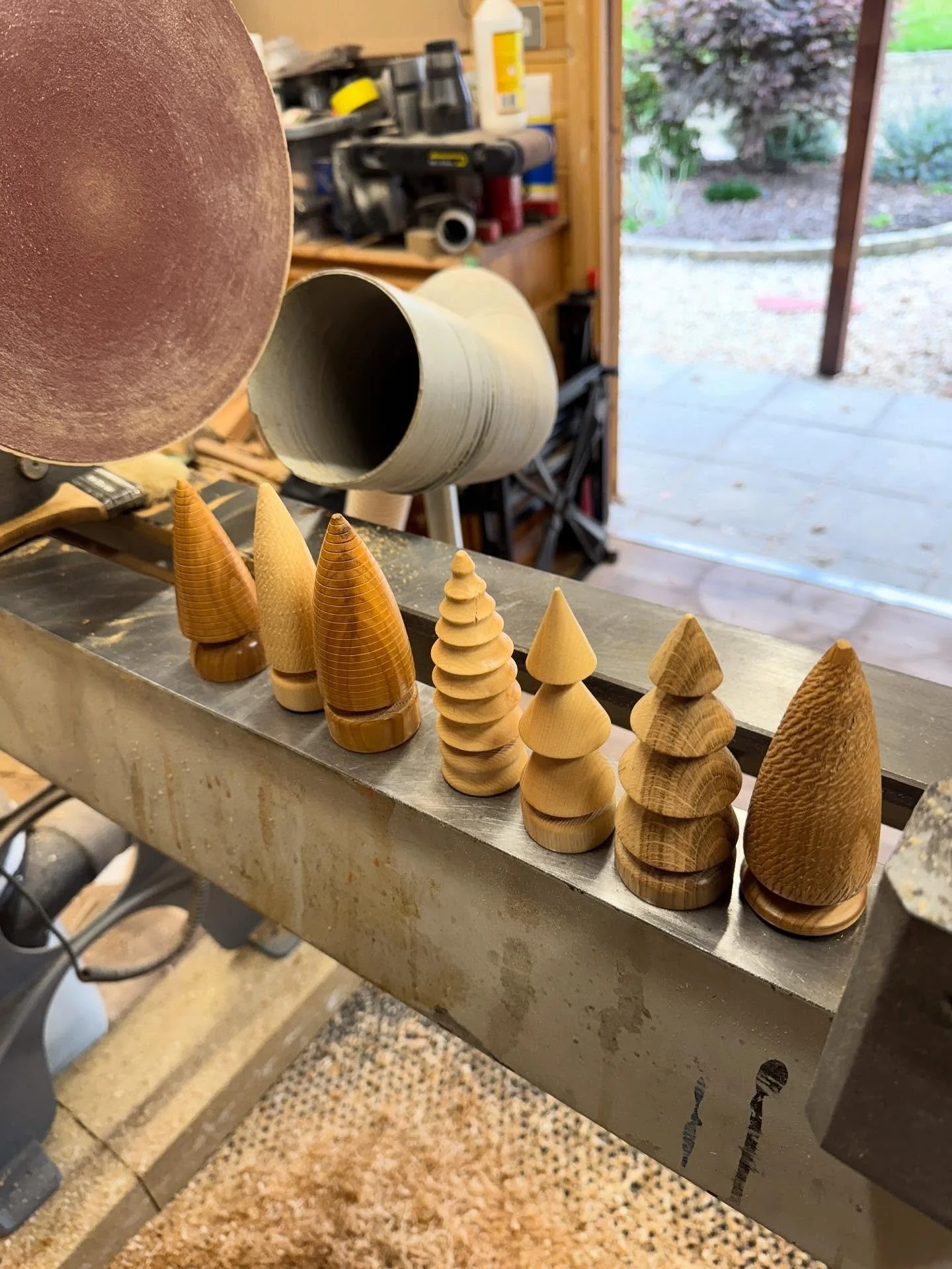 A few little Christmas trees to end the day. 

#woodturnersofinstagram #woodturning #crafting #woodworking #bushcraft #wood #woodcraft #crafts #handmade #art #diy #craft #crafting  #creative #homedecor #smallbusiness #crafty #handcrafted #artist #gif