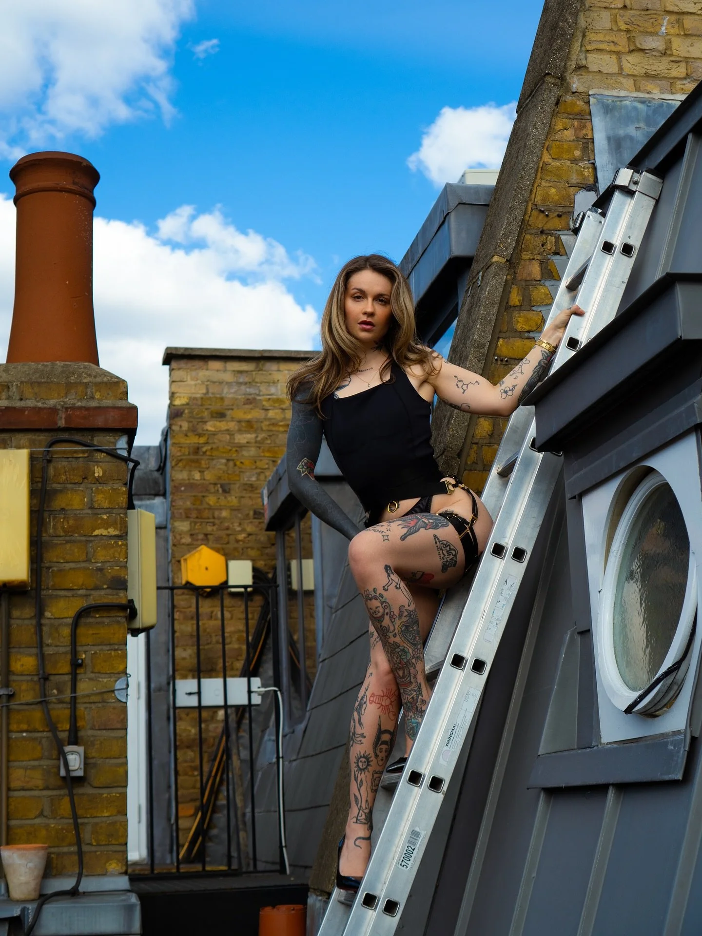 this is the corporate ladder, right?
.
.
.
#model #photoshoot #girlswithtattoos #brunette #tattoos #summer