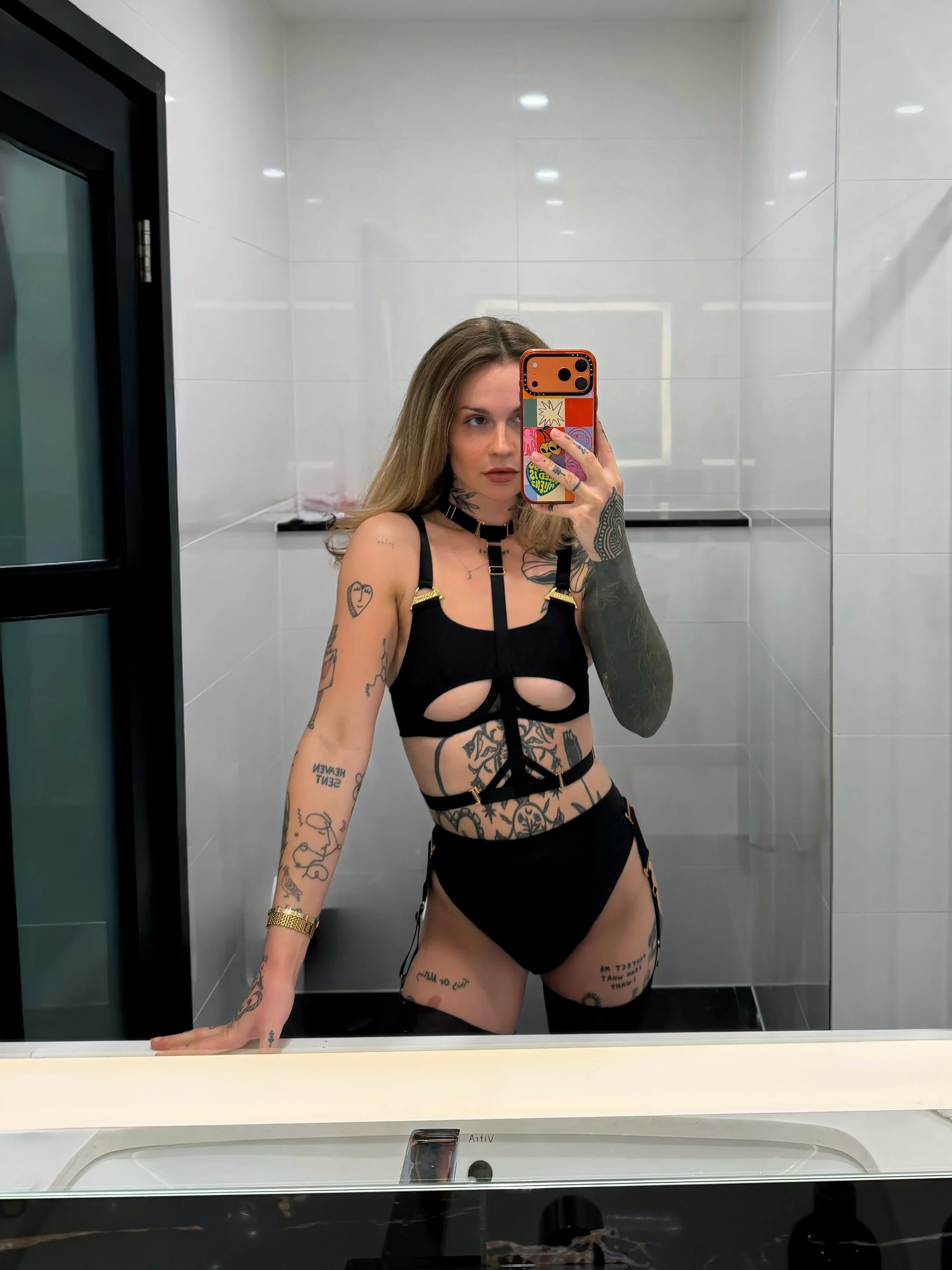 i love when my uniform has a tactical gear vibe to it 

.
.
#girlswithtattoos #lingerie #brunette #model #londonblogger