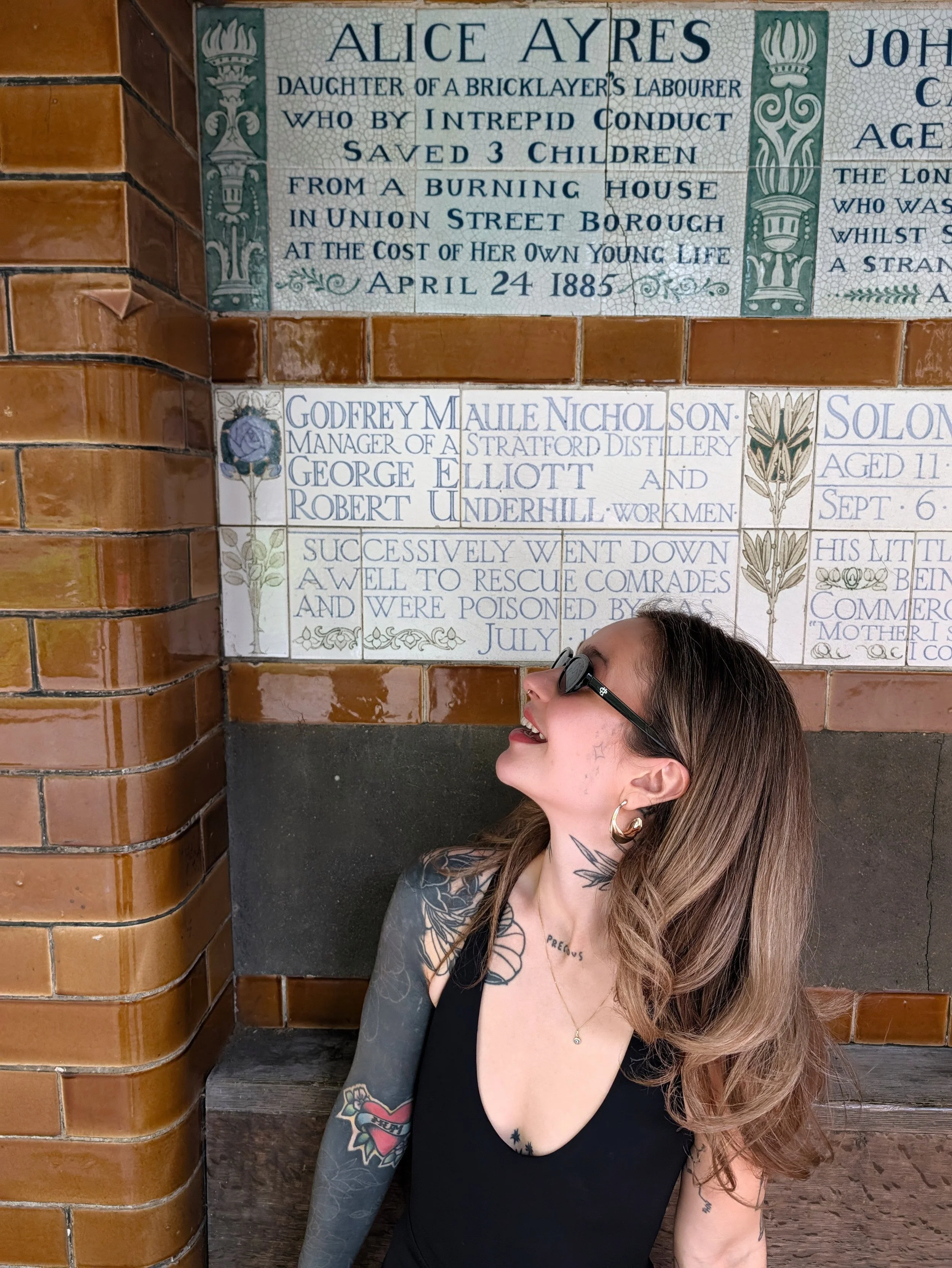 ridiculous really that it took me so long to visit this, but sometimes you just gotta wait for the right company. very cute to see another couple who were also Closer fans there for the same thing!! 
.
.
.
#closermovie #aliceayres #girlswithtattoos #