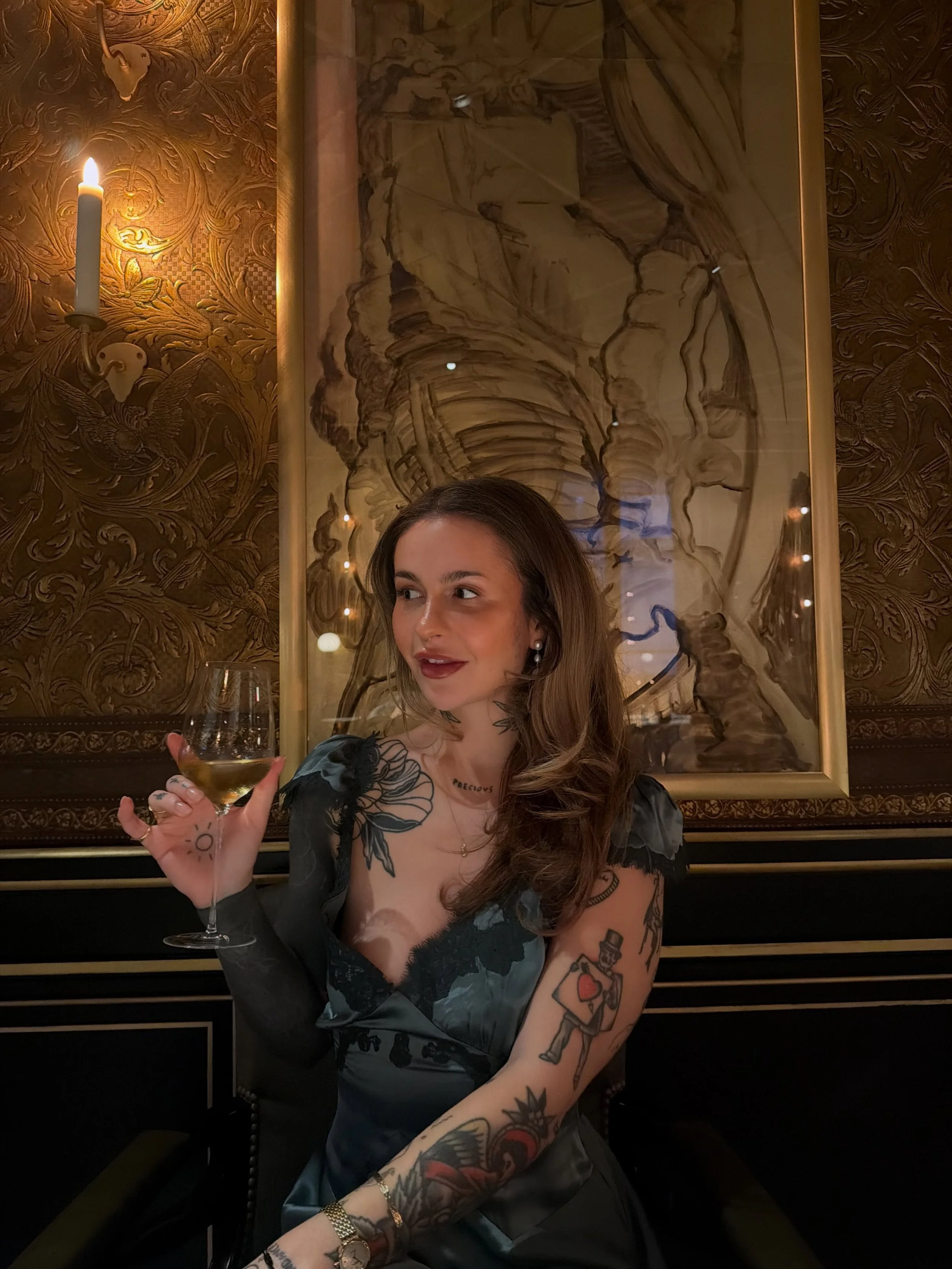 can we hear a little commotion for the dress?
.
.
.
#londonblogger #paris #ootd #girlswithtattoos
