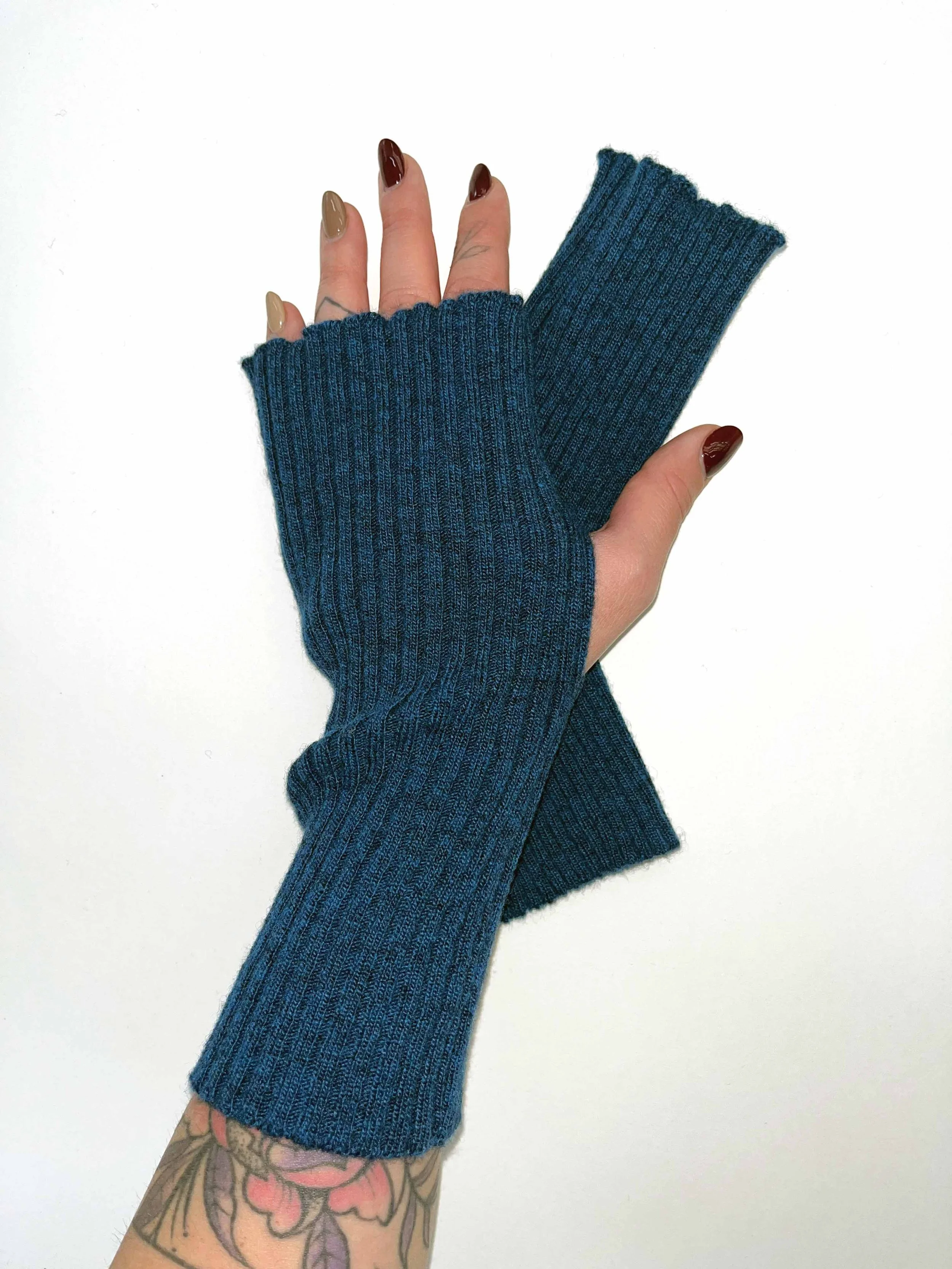 teal mittens.jpg