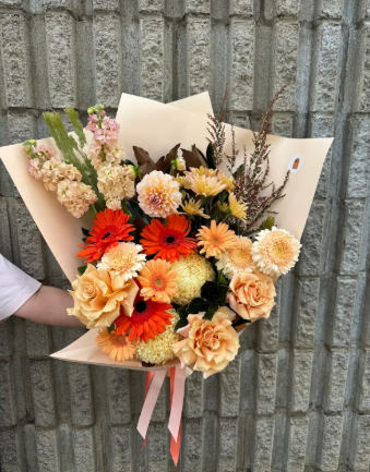 Peach Fuzz Bouquet.png