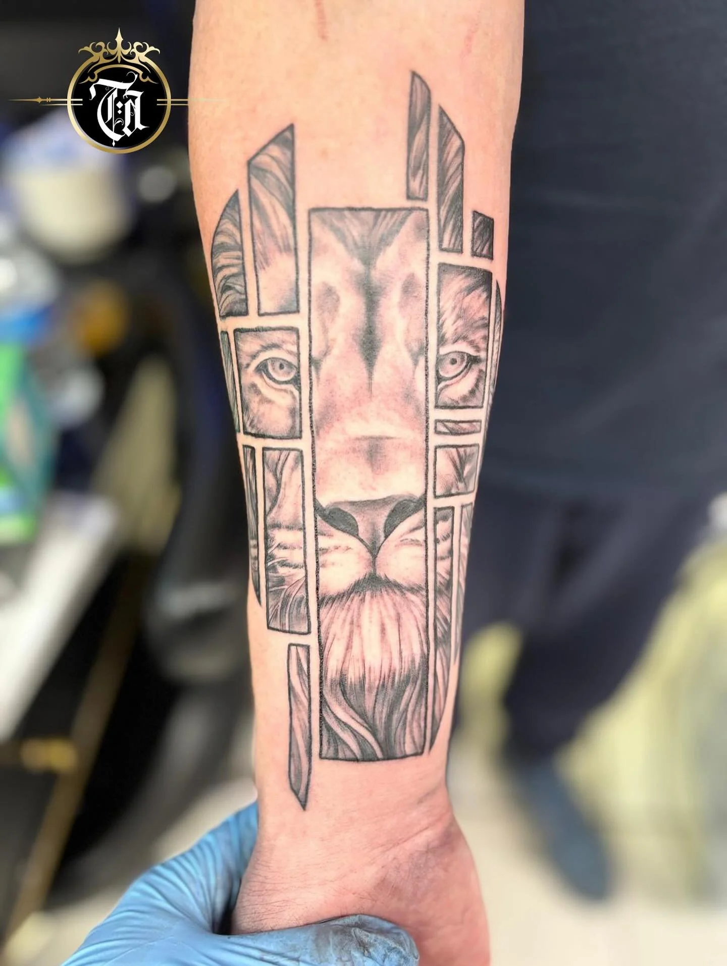 Abstract Lion Tattoo 🦁🧩

⚜️

Tattooed by our Artist Bret 

Sponsored by:
◾️ @kwadron 
◾️ @dragonhawkofficial 
◾️ @dragonhawktattoos 

#tattoo #tattooing #tattoos #tattooed #lion #liontattoo #tattooartist #artist #art #tattooshop #tattoostudio #arti