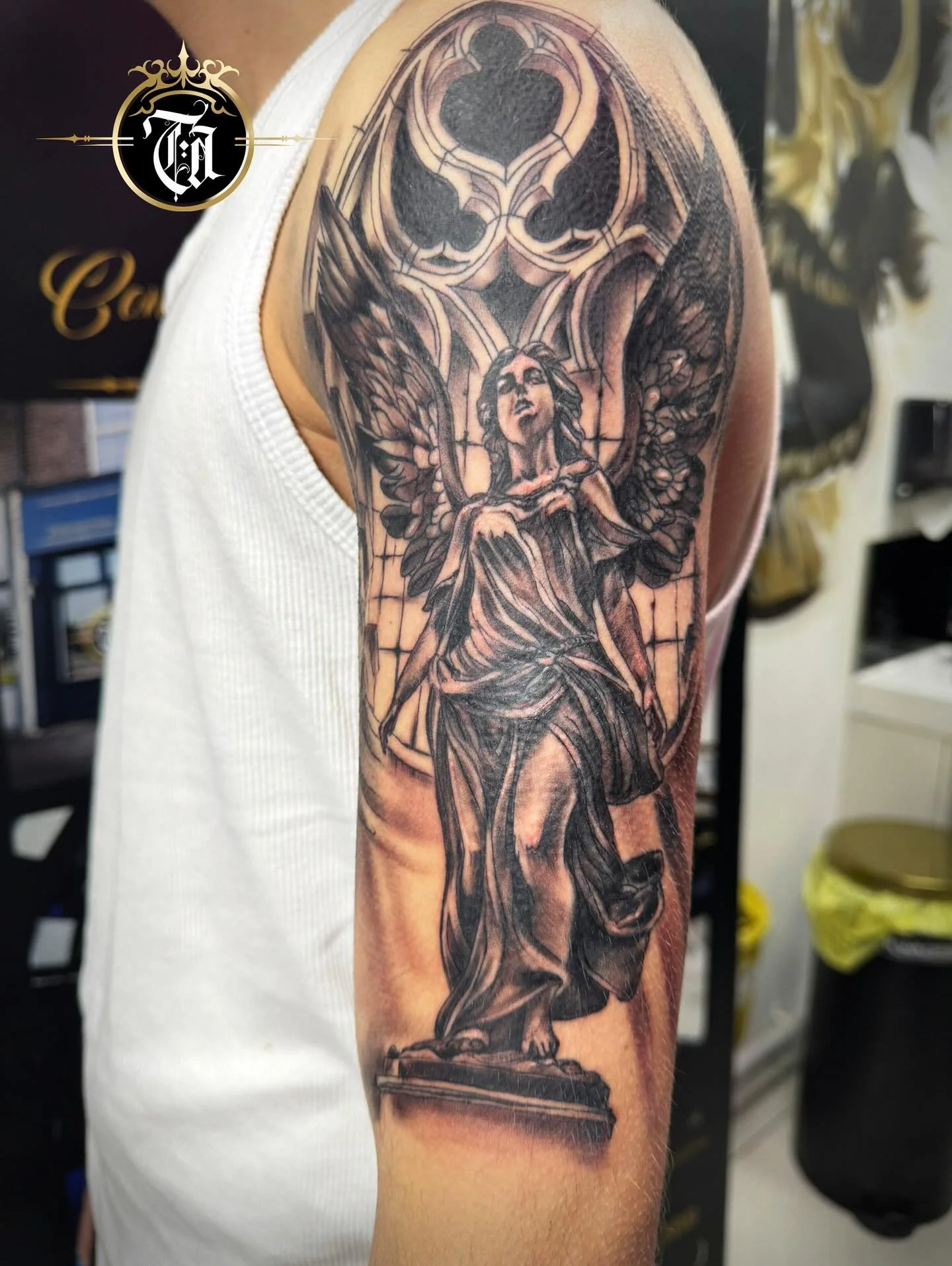 Angel Tattoo 🙏🪽

Swipe for video 👉👉🎥

⚜️

@inkdbymaz 

Sponsored by:
◾️ @kwadron 
◾️ @dragonhawkofficial 
◾️ @dragonhawktattoos 

#tattoo #tattooing #tattoos #tattooed #angel #statuetattoo #tattooartist #artist #art #tattooshop #tattoostudio #ar